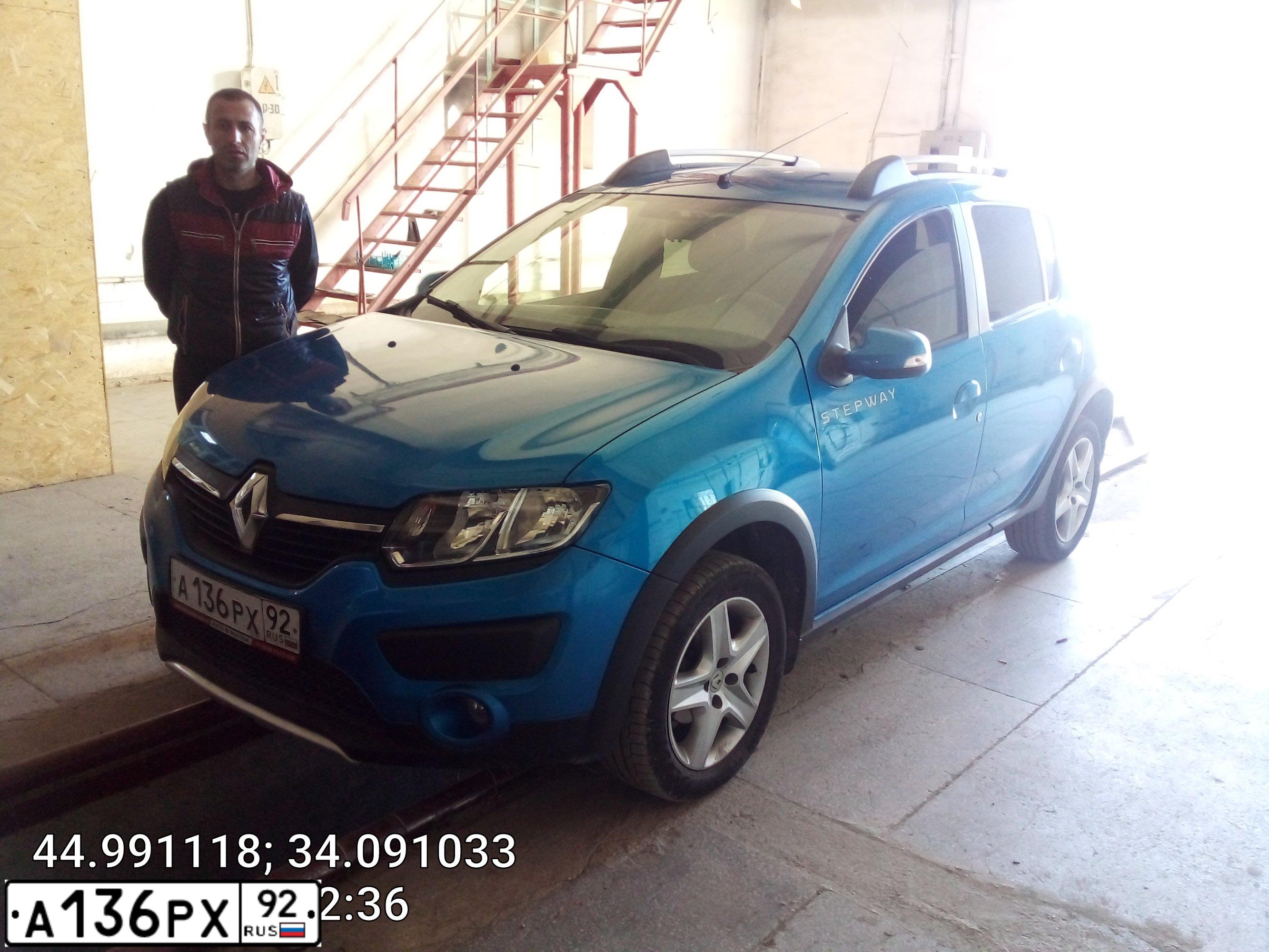 Фото автомобиля RENAULT SANDERO, 2017 — госномер М251УА82. Цвет: СВЕТЛО-СИНИЙ