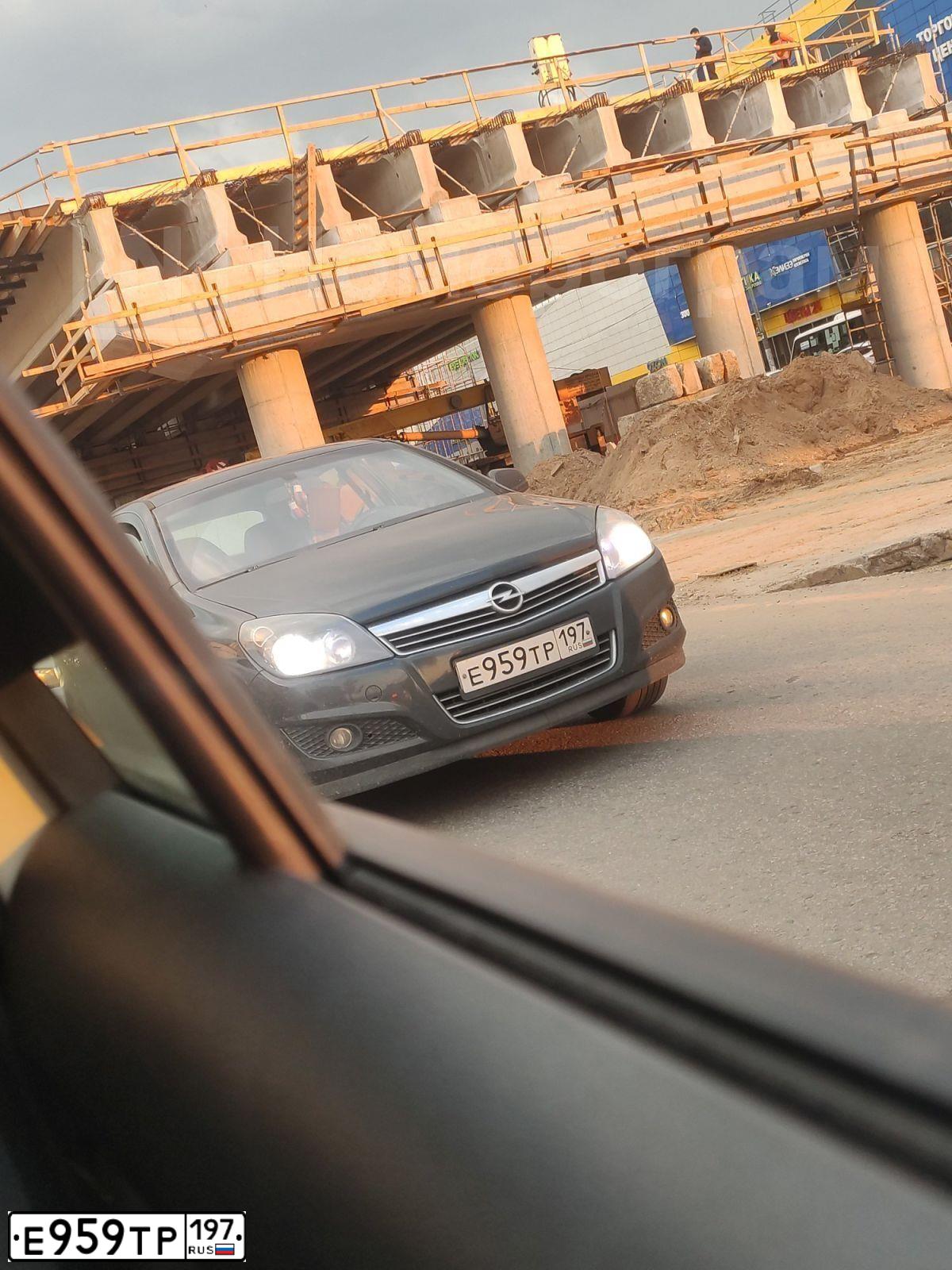 Фото автомобиля OPEL ASTRA, 2008 — госномер М192ТМ790. Цвет: ЧЕРНЫЙ