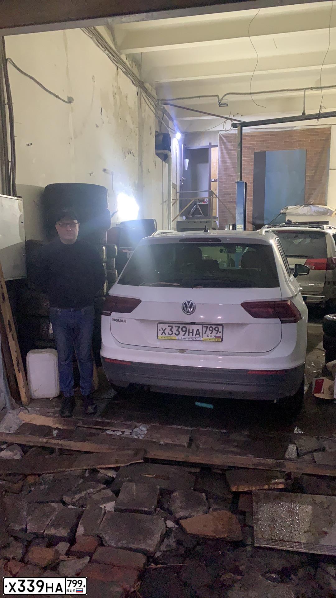 Фото автомобиля VOLKSWAGEN TIGUAN, 2018 — госномер Х339НА799. Цвет: Белый