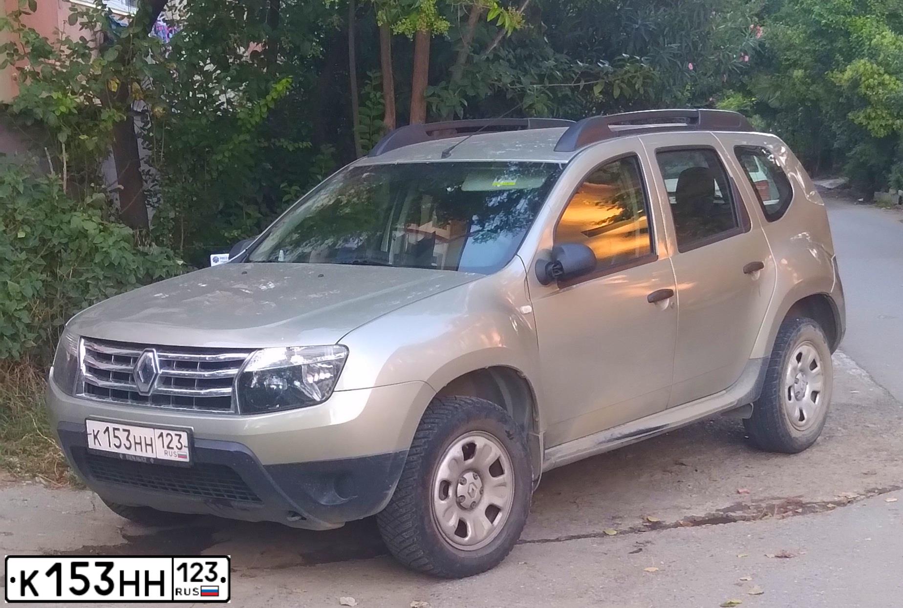 Фото автомобиля RENAULT DUSTER, 2013 — госномер К153НН123. Цвет: БЕЖЕВЫЙ