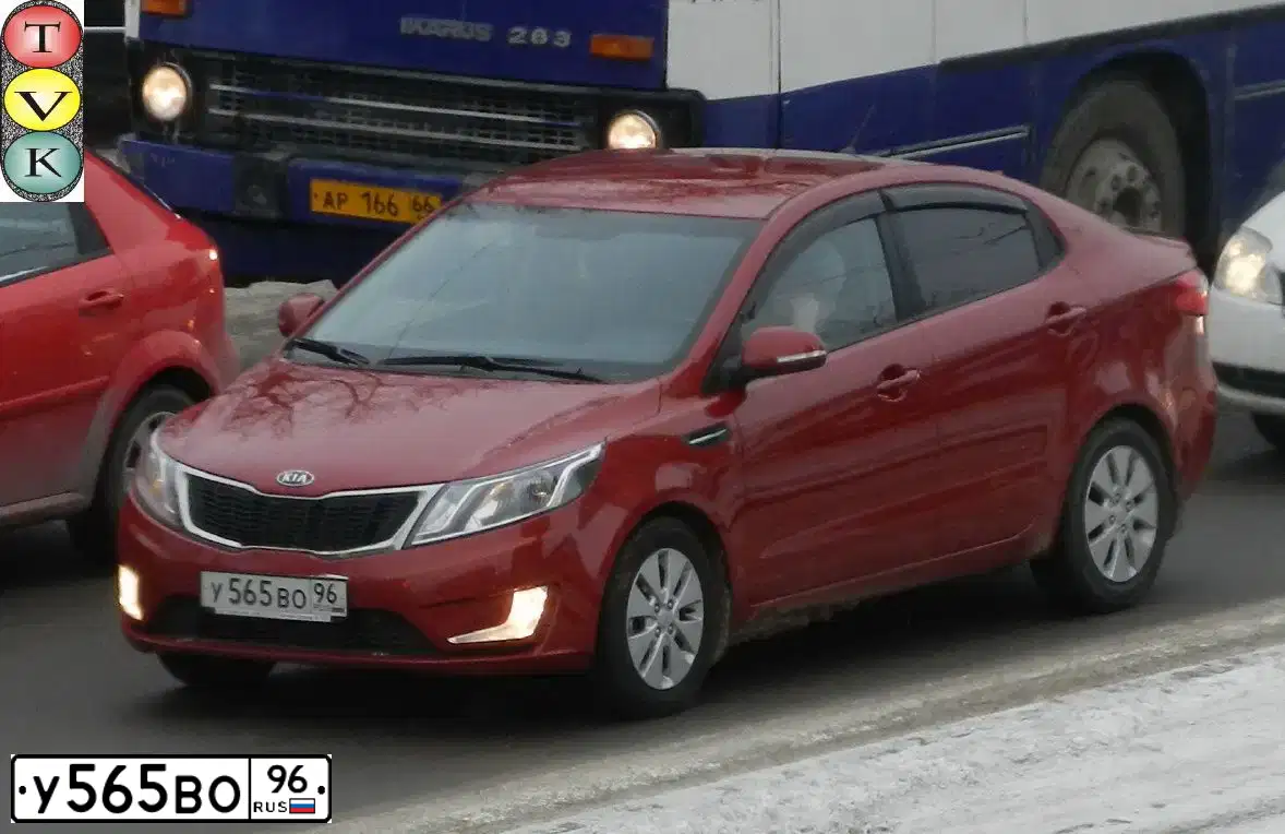 Фото автомобиля KIA RIO, 2012 — госномер У565ВО96. Цвет: Красный