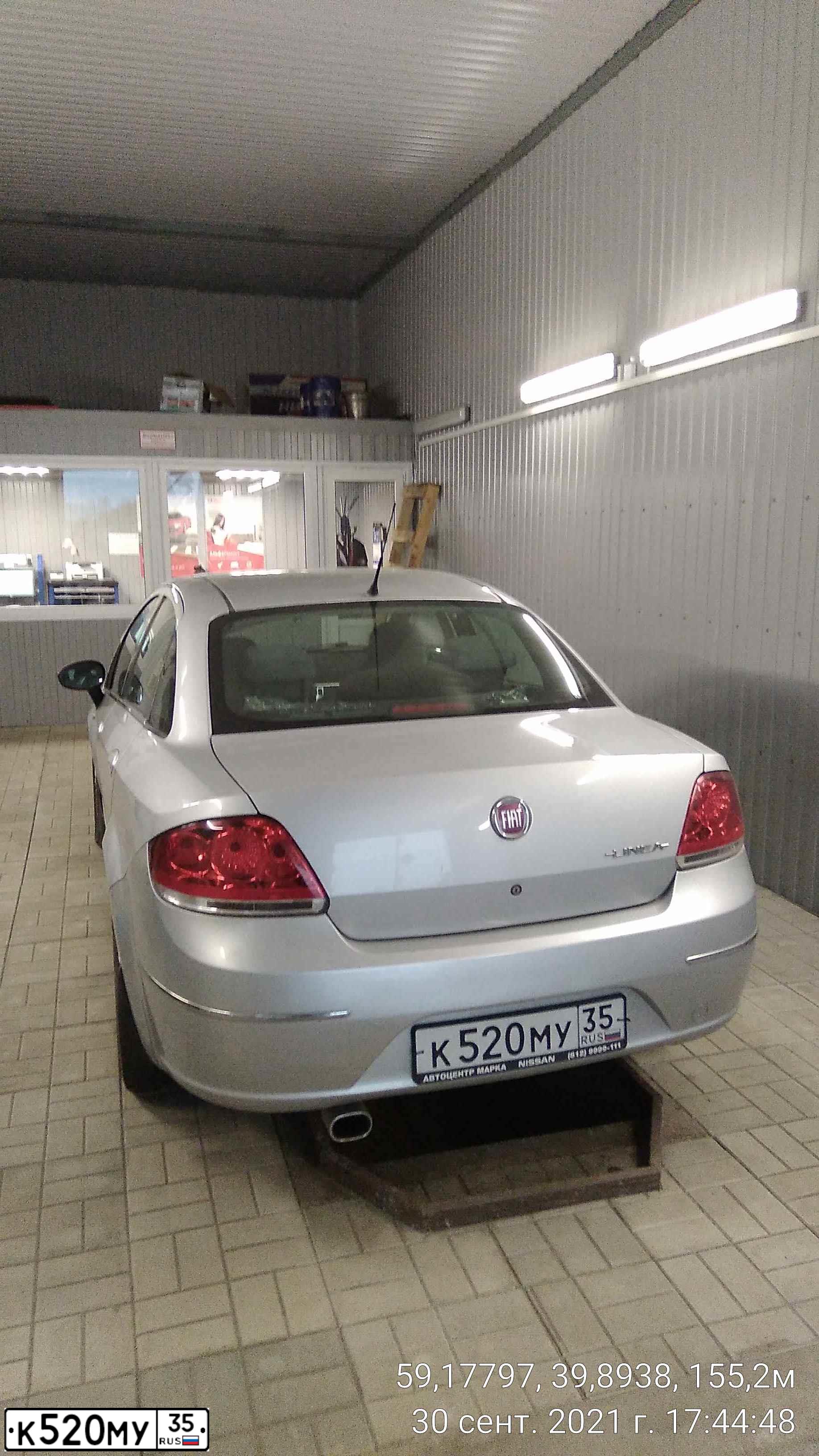 Фото автомобиля FIAT LINEA, 2011 — госномер К520МУ35. Цвет: СВЕТЛО-СЕРЫЙ