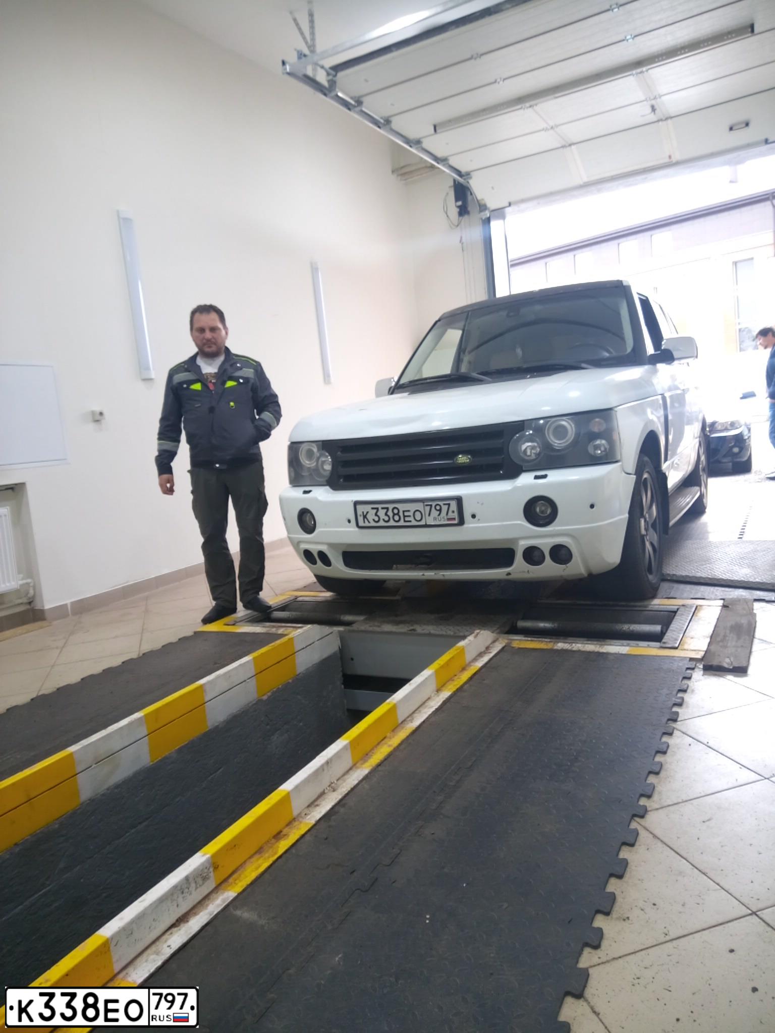 Фото автомобиля LANDROVER RANGE ROVER, 2002 — госномер К338ЕО797. Цвет: Белый