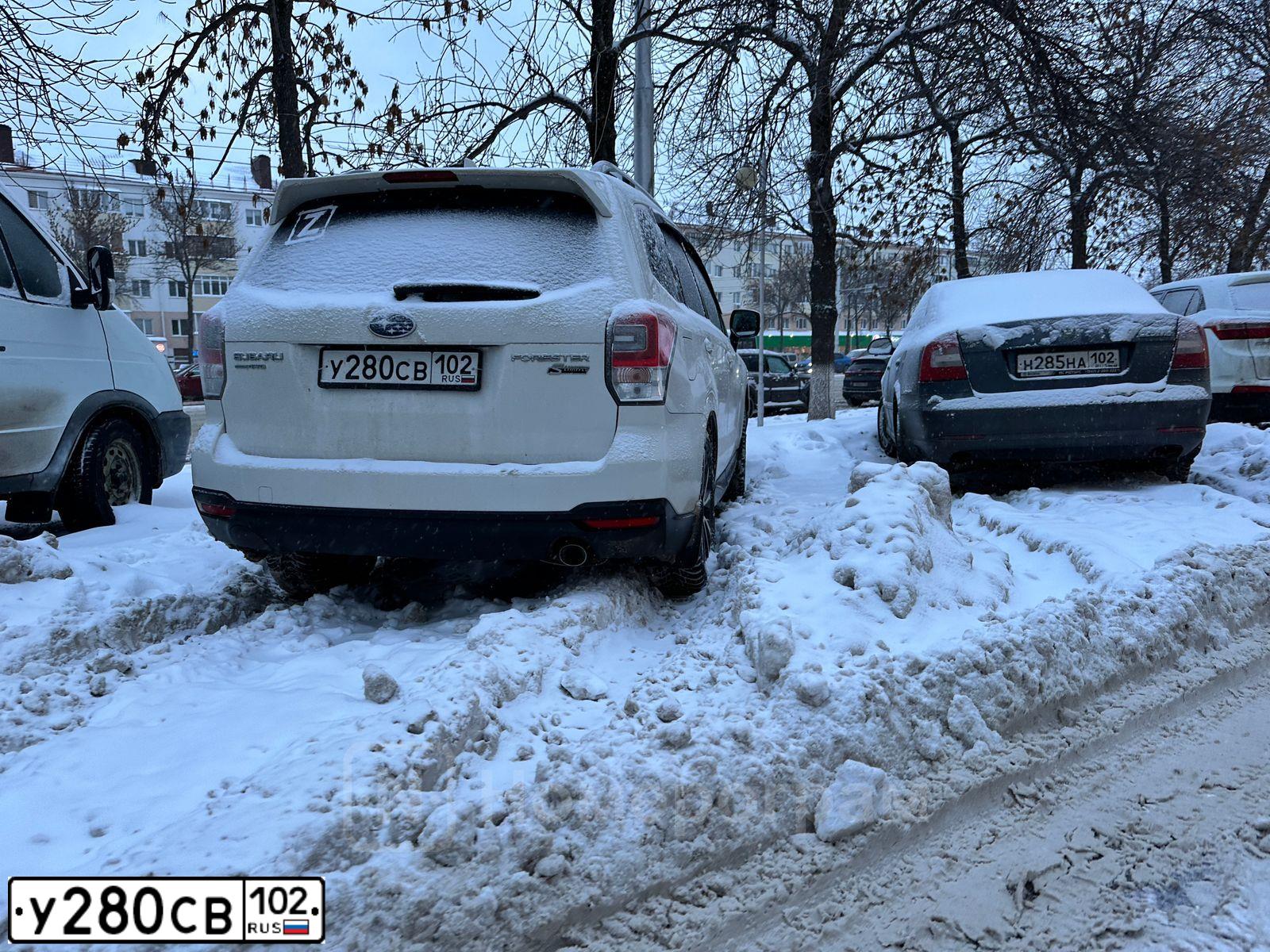 Фото автомобиля SUBARU FORESTER, 2017 — госномер О413ХС702. Цвет: БЕЛЫЙ