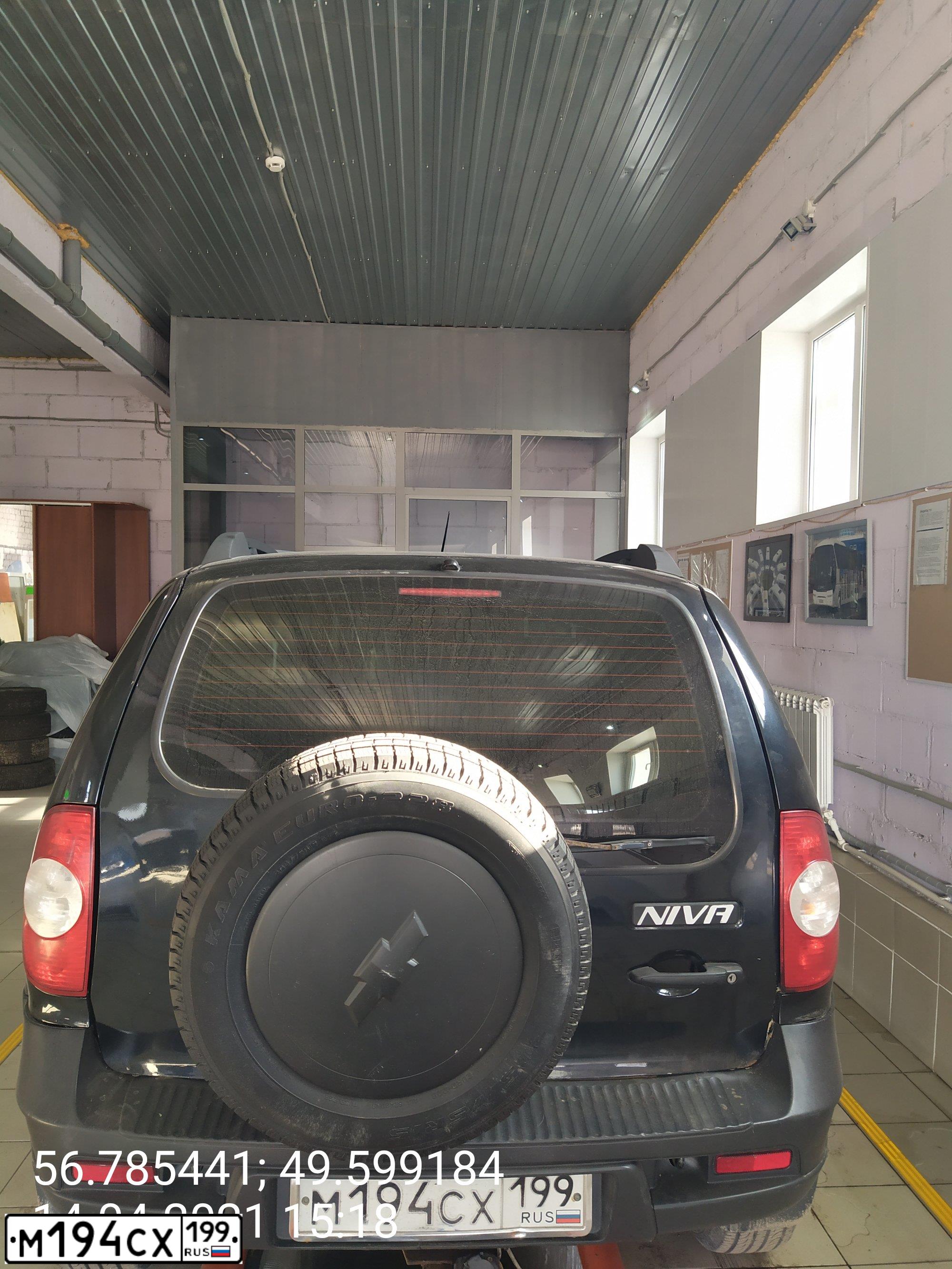Фото автомобиля CHEVROLET NIVA, 2009 — госномер А571ХТ12. Цвет: Черно-синий металлик
