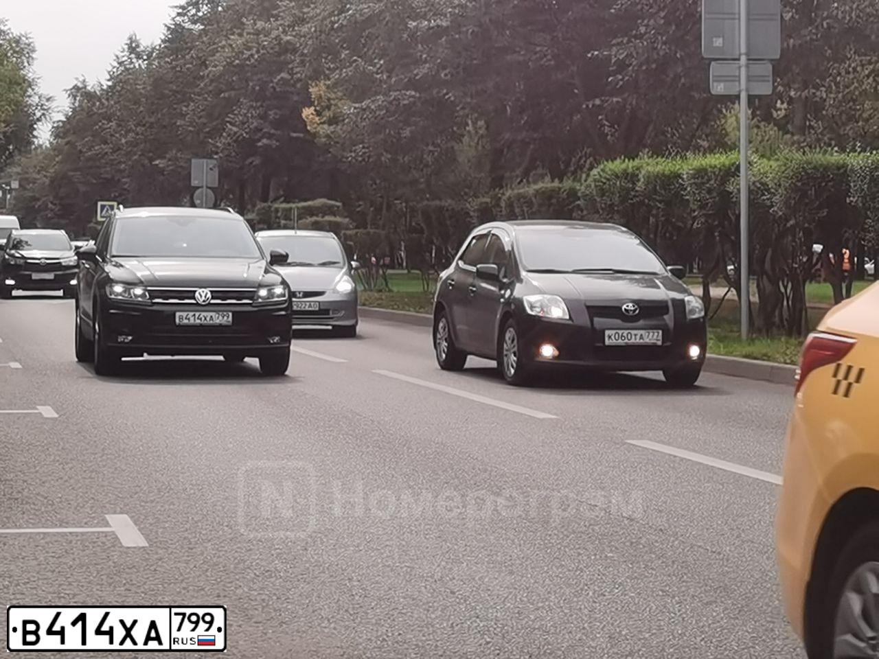 Фото автомобиля VOLKSWAGEN TIGUAN, 2020 — госномер В414ХА799. Цвет: ЧЕРНЫЙ