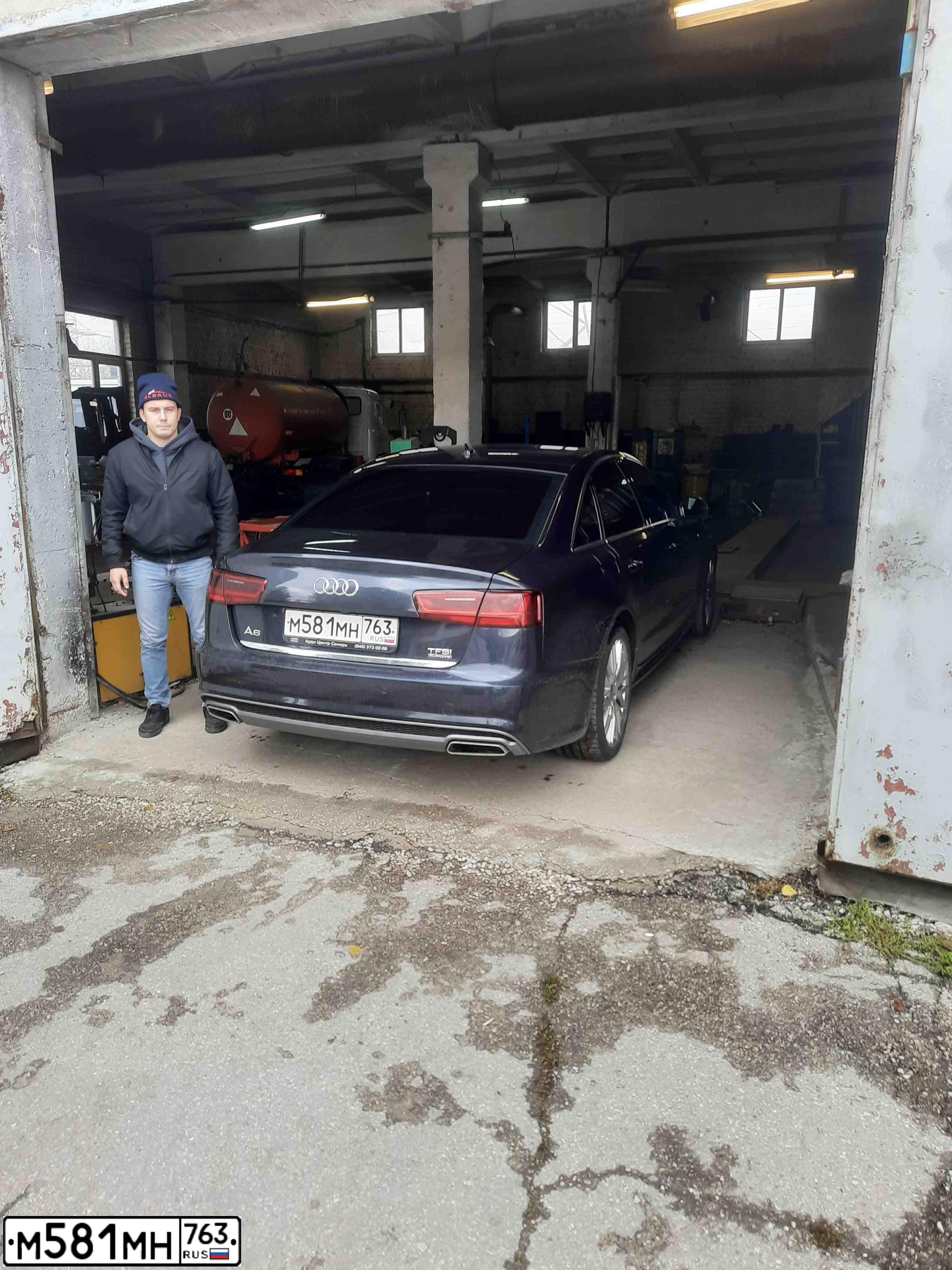 Фото автомобиля AUDI A6, 2018 — госномер К072ХВ763. Цвет: ЧЕРНО-СИНИЙ