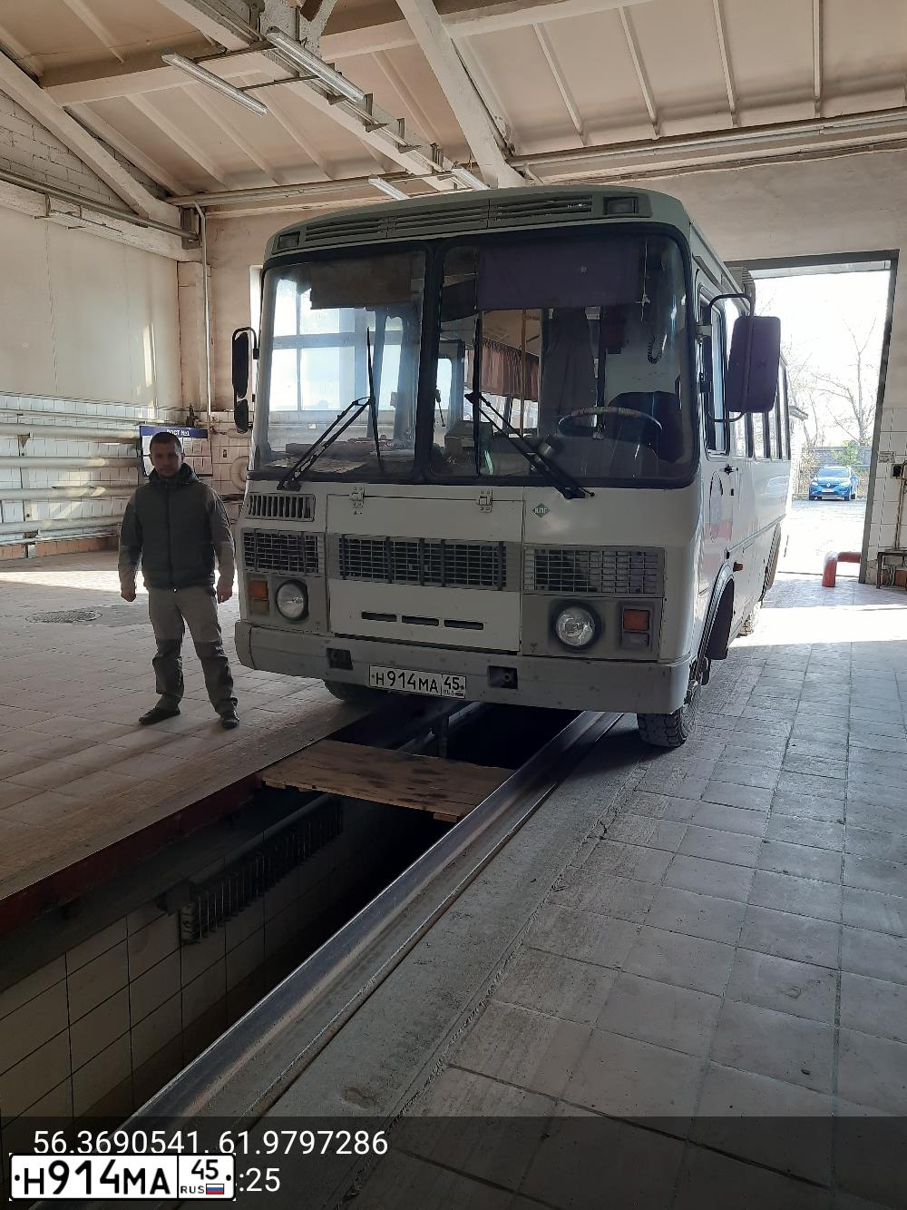 Фото автомобиля PAZ 3205, 2013 — госномер О261КР45. Цвет: Белый