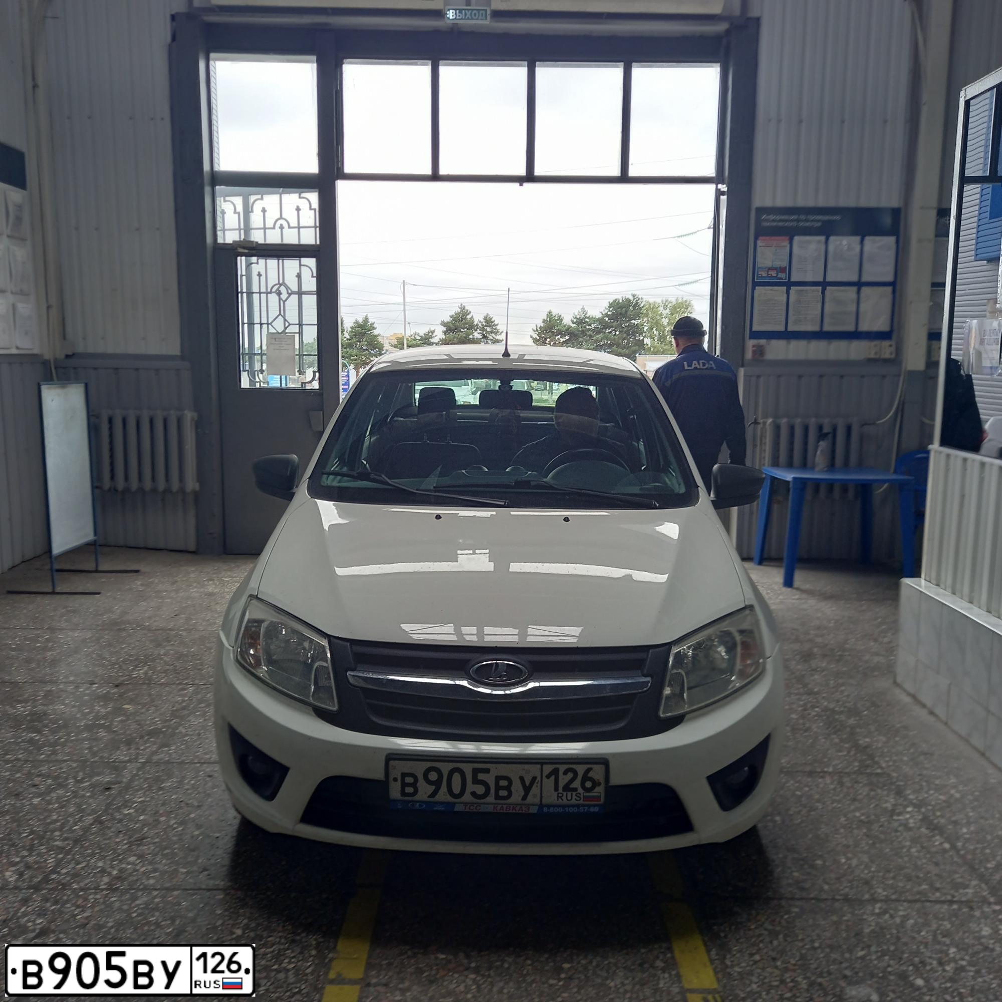 Фото автомобиля LADA 2190 GRANTA, 2016 — госномер Т924ХС05. Цвет: Белый