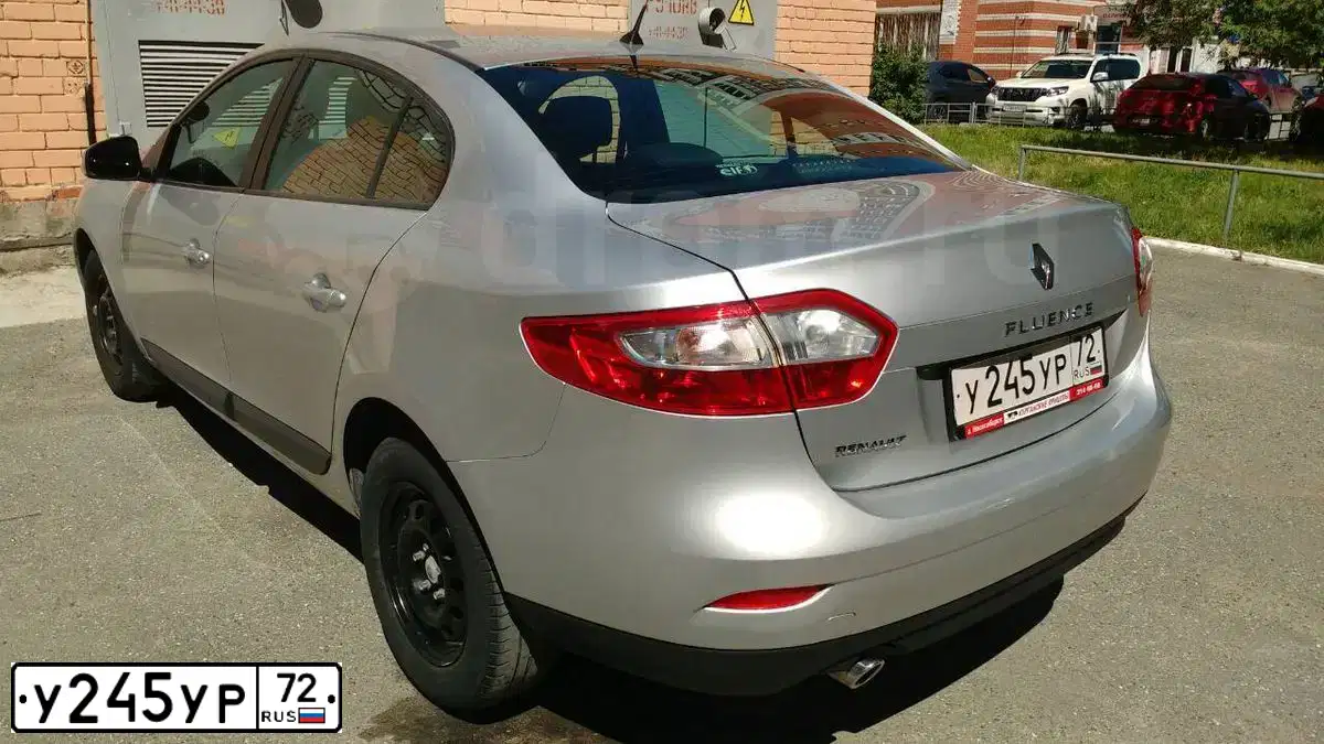 Фото автомобиля RENAULT FLUENCE, 2012 — госномер К496МО702. Цвет: СВЕТЛО-СЕРЫЙ