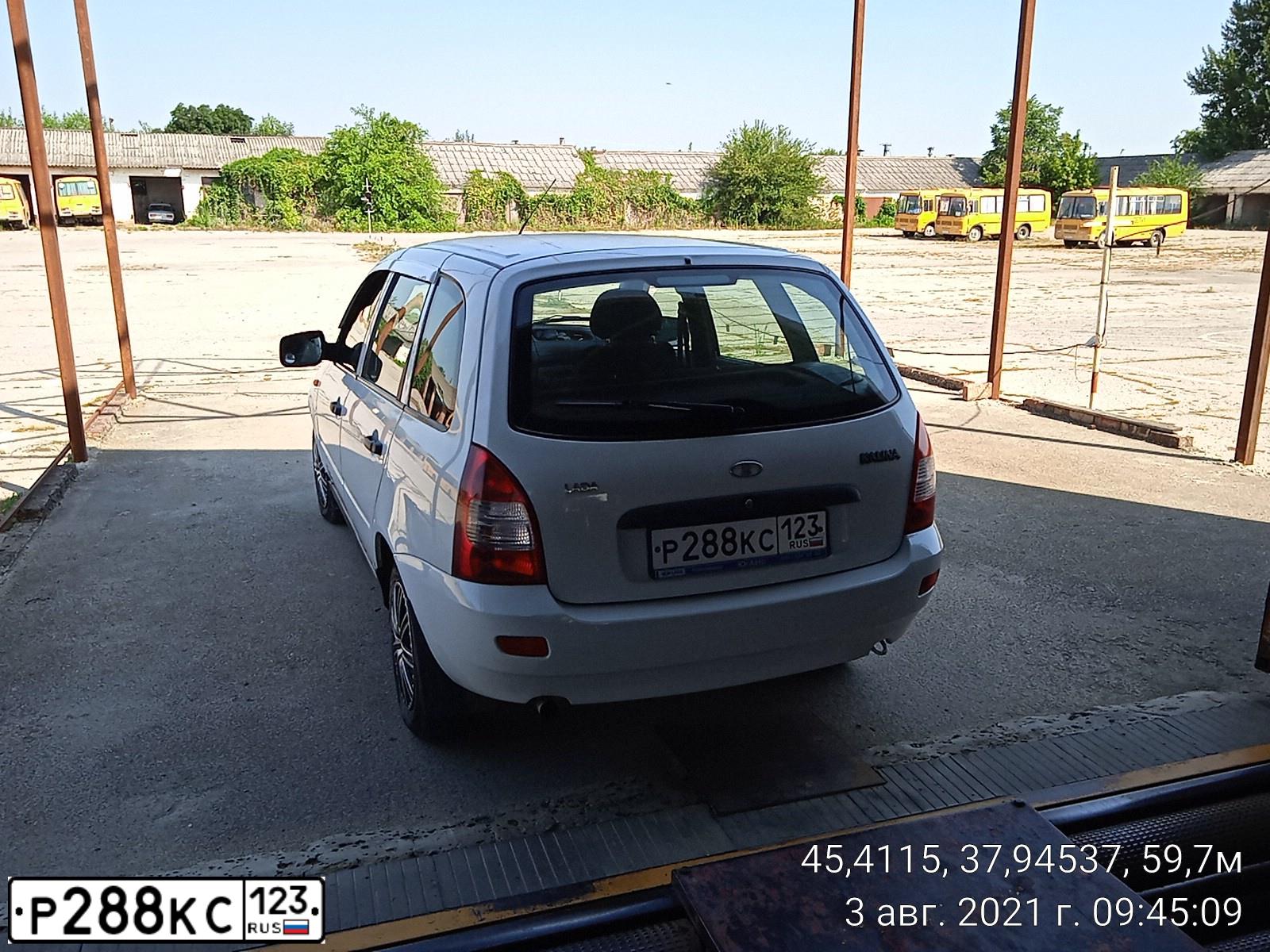 Фото автомобиля LADA 1117 KALINA, 2012 — госномер Р288КС123. Цвет: Белый