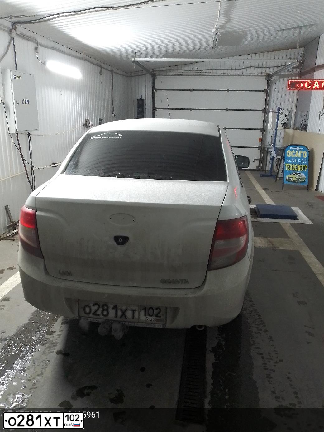 Фото автомобиля LADA 2190 GRANTA, 2013 — госномер О281ХТ102. Цвет: БЕЛЫЙ