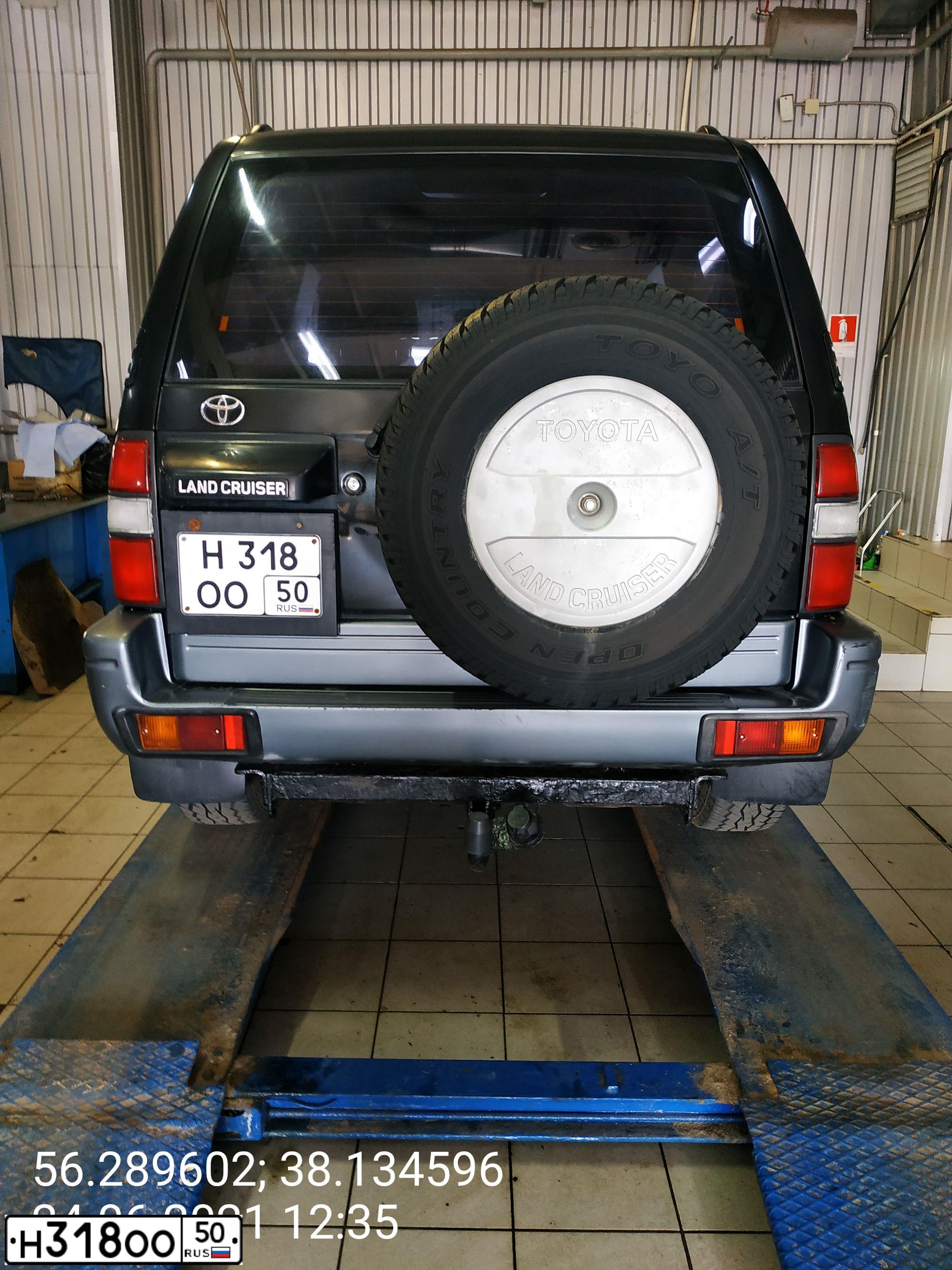 Фото автомобиля TOYOTA LANDCRUISER, 2001 — госномер Н318ОО50. Цвет: ЧЕРНЫЙ