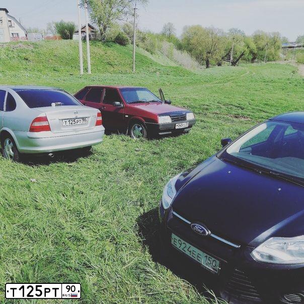 Фото автомобиля OPEL VECTRA, 1998 — госномер Т125РТ90. Цвет: Серый