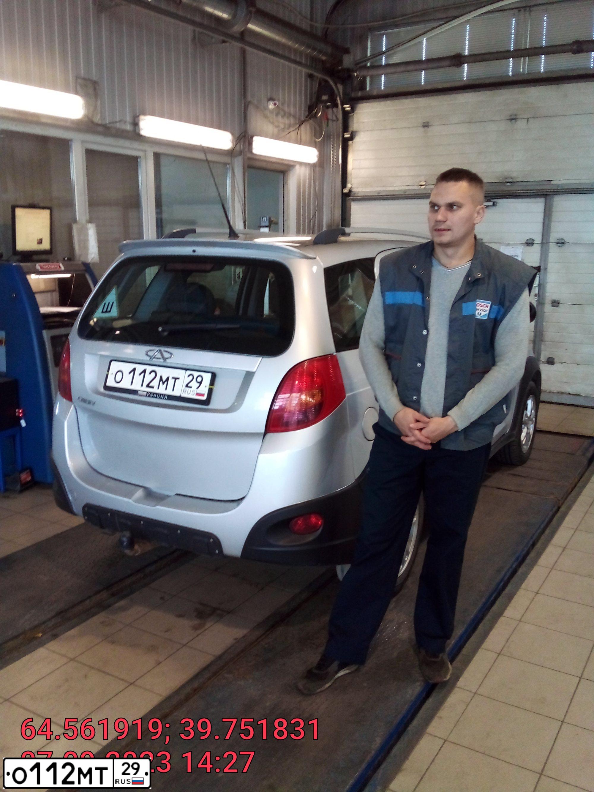 Фото автомобиля CHERY INDIS /S18/, 2012 — госномер Р355ВО29. Цвет: СЕРЕБРИСТЫЙ