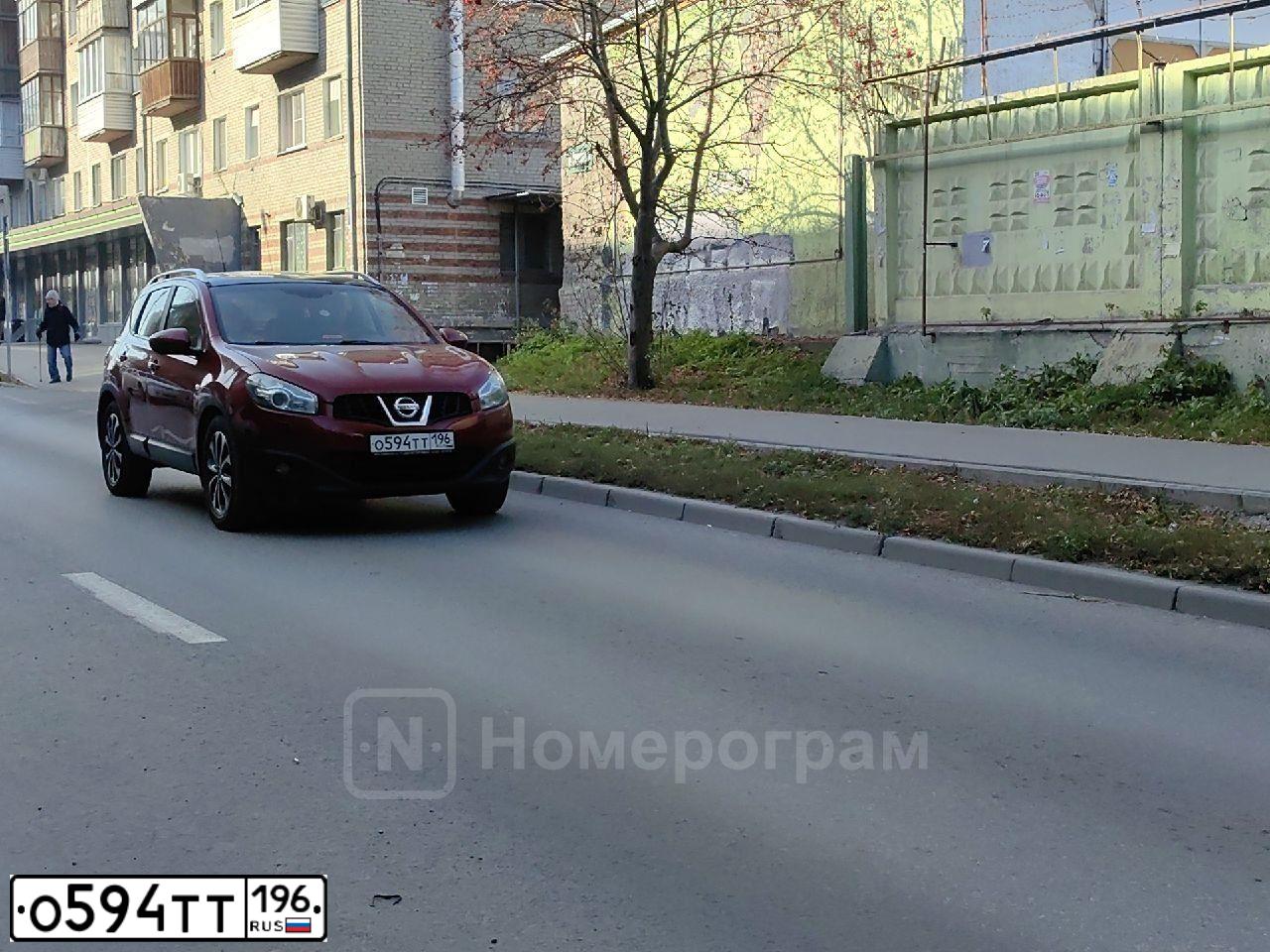 Фото автомобиля NISSAN QASHQAI, 2011 — госномер О594ТТ196. Цвет: Красный