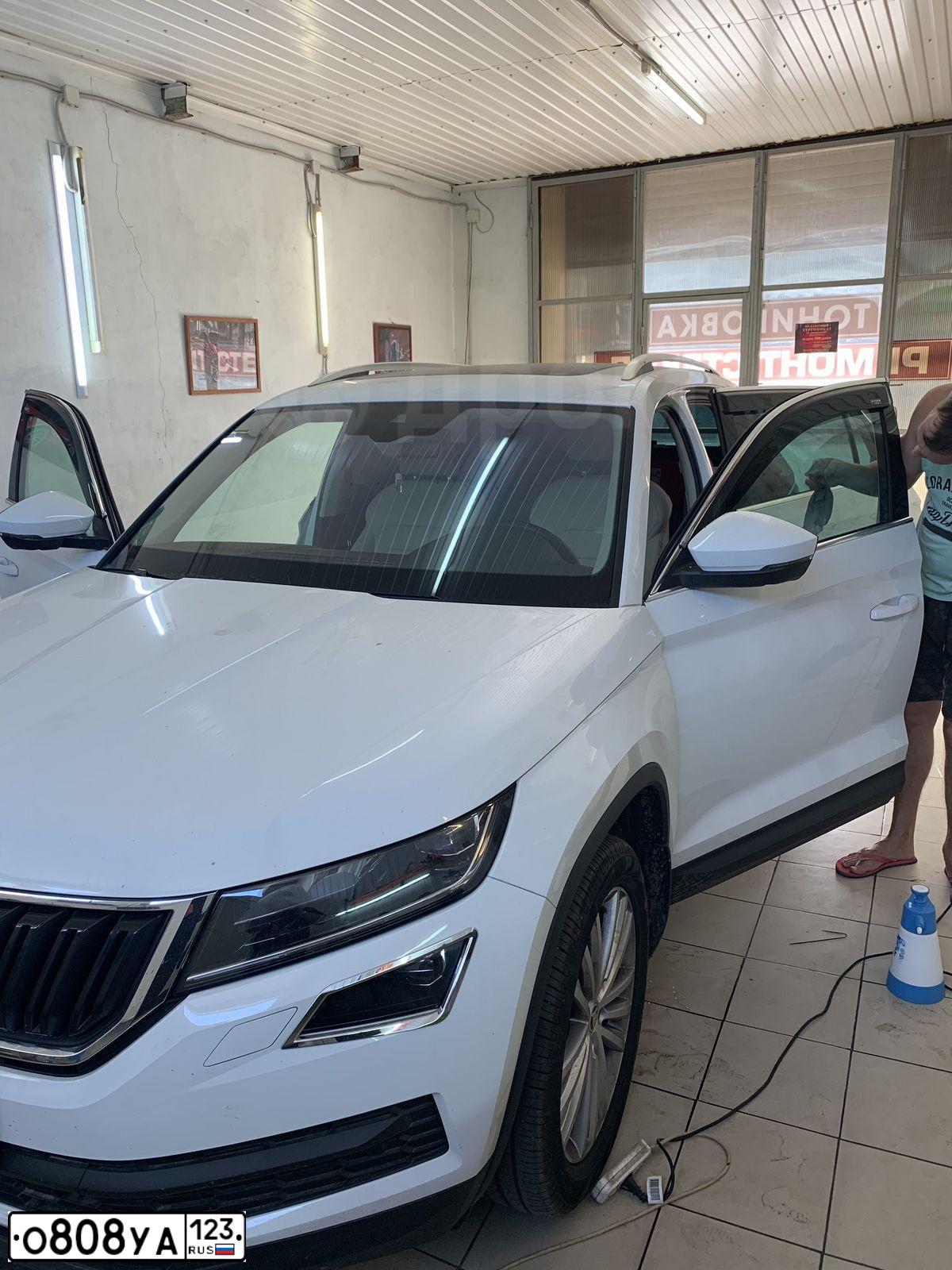 Фото автомобиля SKODA KODIAQ, 2019 — госномер Х229КУ797. Цвет: Белый