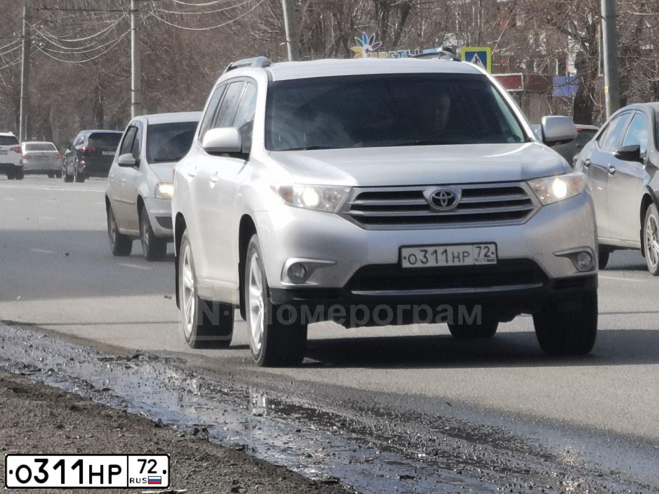 Фото автомобиля TOYOTA HIGHLANDER, 2012 — госномер Т141ОМ790. Цвет: Серебристый