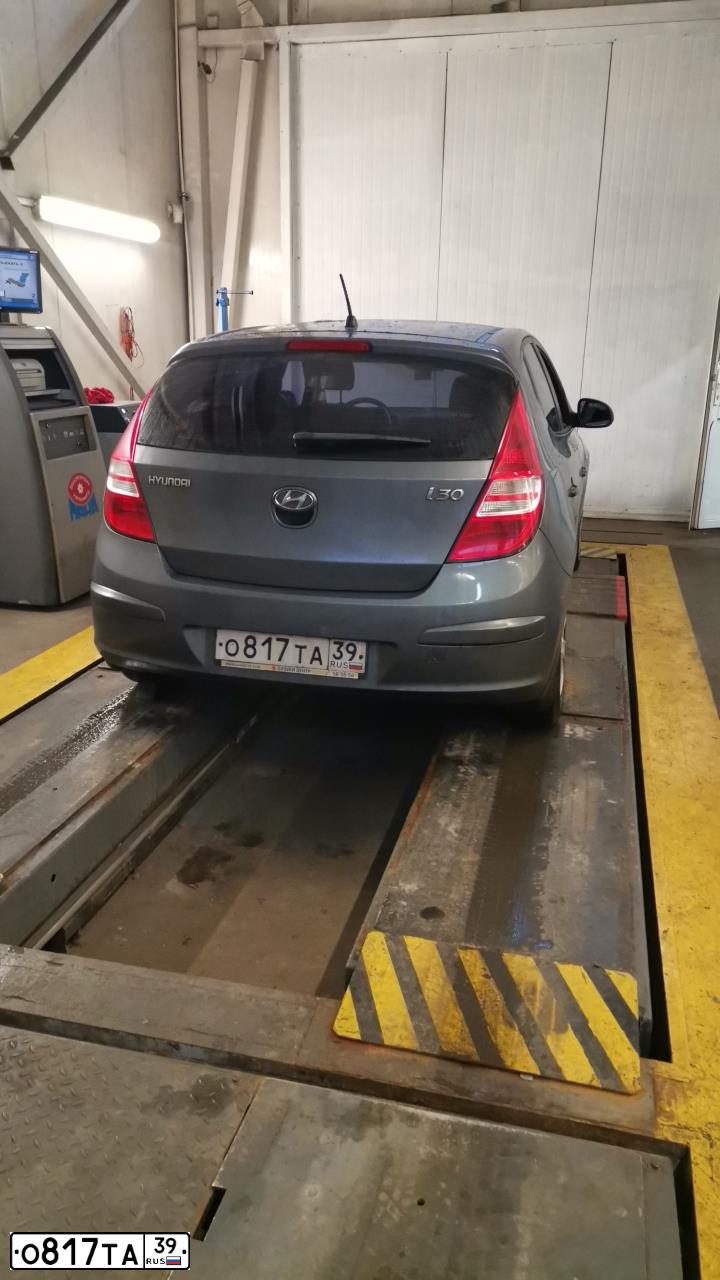Фото автомобиля HYUNDAI I30, 2010 — госномер О817ТА39. Цвет: СЕРЫЙ