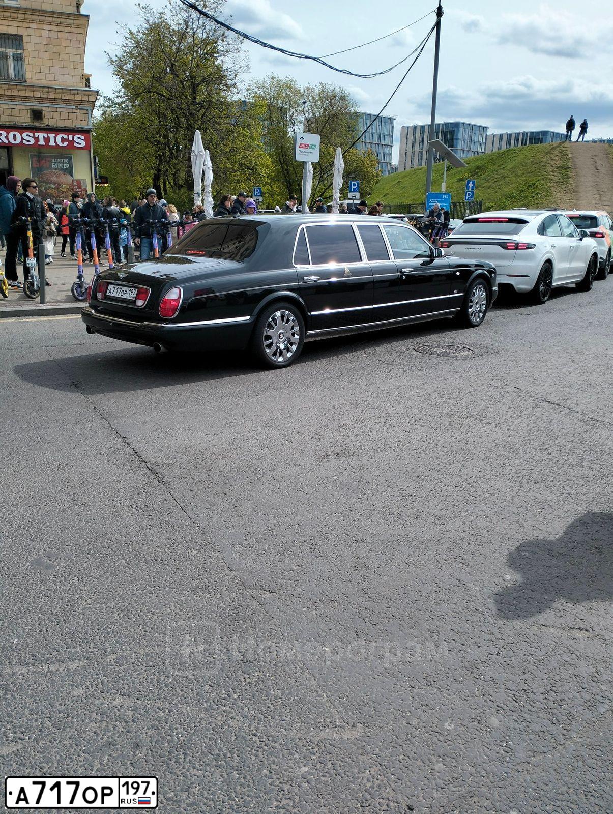 Фото автомобиля BENTLEY ARNAGE, 2004 — госномер А717ОР197. Цвет: ЧЕРНЫЙ