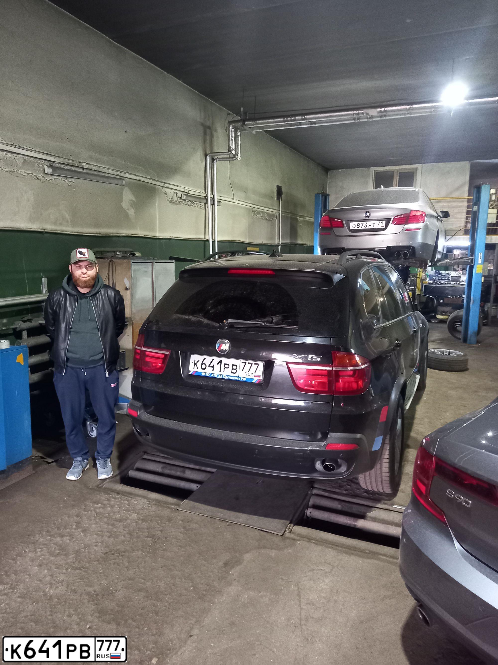 Фото автомобиля BMW X5, 2007 — госномер К641РВ777. Цвет: ЧЕРНЫЙ