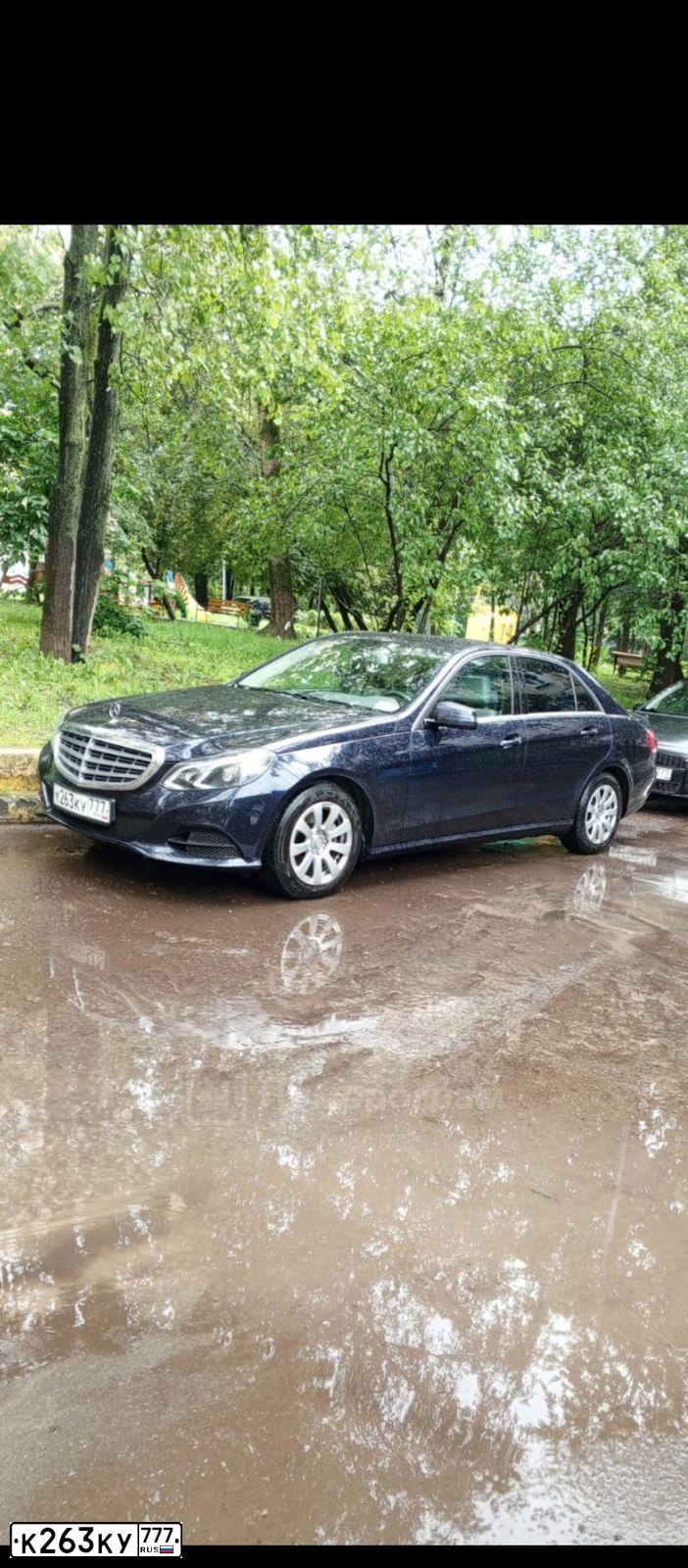 Фото автомобиля MERCEDES E-KLASSE, 2014 — госномер К263КУ777. Цвет: СИНИЙ