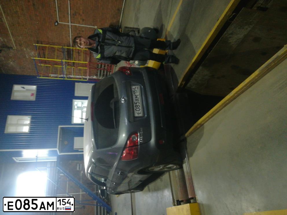 Фото автомобиля NISSAN QASHQAI, 2008 — госномер Е085АМ154. Цвет: Серый