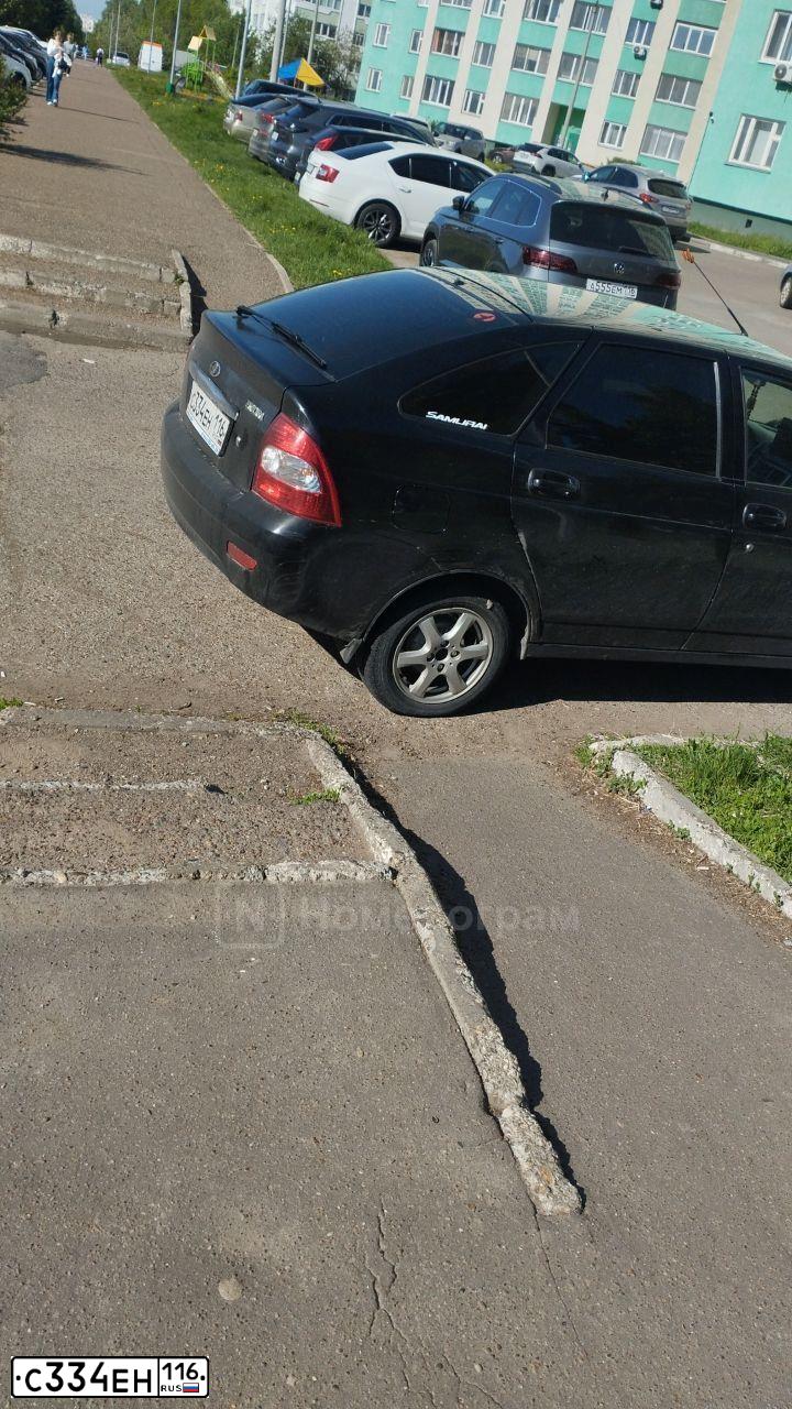 Фото автомобиля LADA 2194 KALINA, 2015 — госномер С334ЕН116. Цвет: СЕРЕБРИСТО-ТЕМНО-СЕРЫЙ