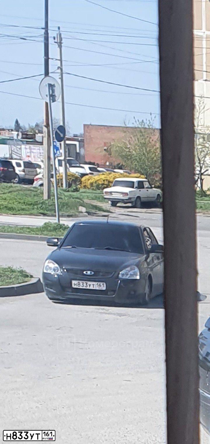 Фото автомобиля LADA 2170 PRIORA, 2012 — госномер Н833УТ161. Цвет: СИНЕ-ЧЕРНЫЙ