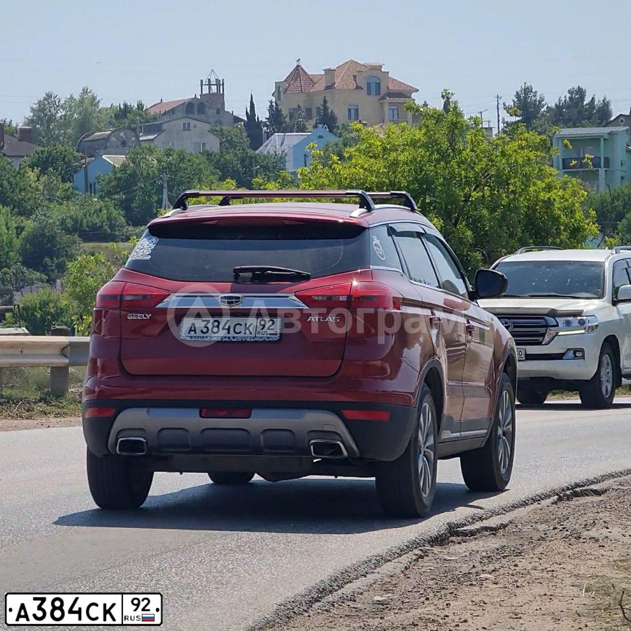 Фото автомобиля ДЖИЛИ АТЛАС, 2019 — госномер А384СК92. Цвет: КРАСНЫЙ