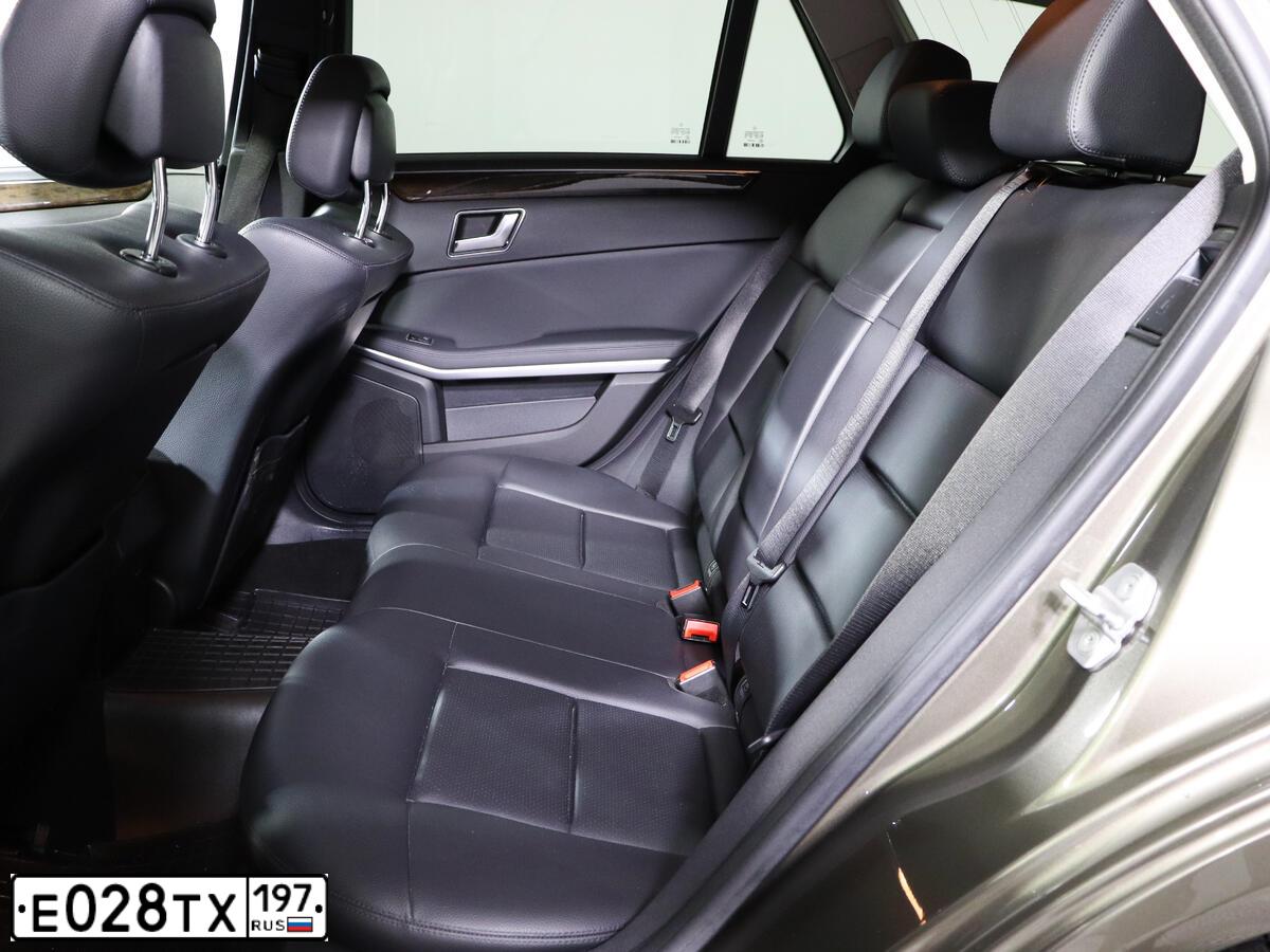 Фото автомобиля MERCEDES-BENZ E200, 2012 — госномер У065РН797. Цвет: Серый
