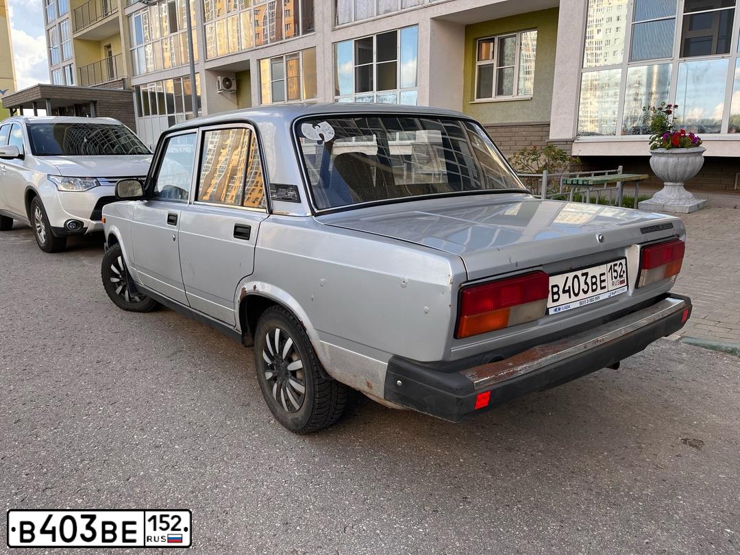 Фото автомобиля LADA 2107, 2010 — госномер В403ВЕ152. Цвет: СВЕТЛО-СЕРЫЙ