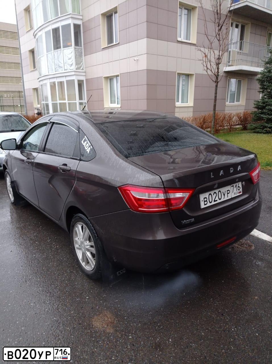 Фото автомобиля LADA VESTA, 2016 — госномер В020УР716. Цвет: Коричневый