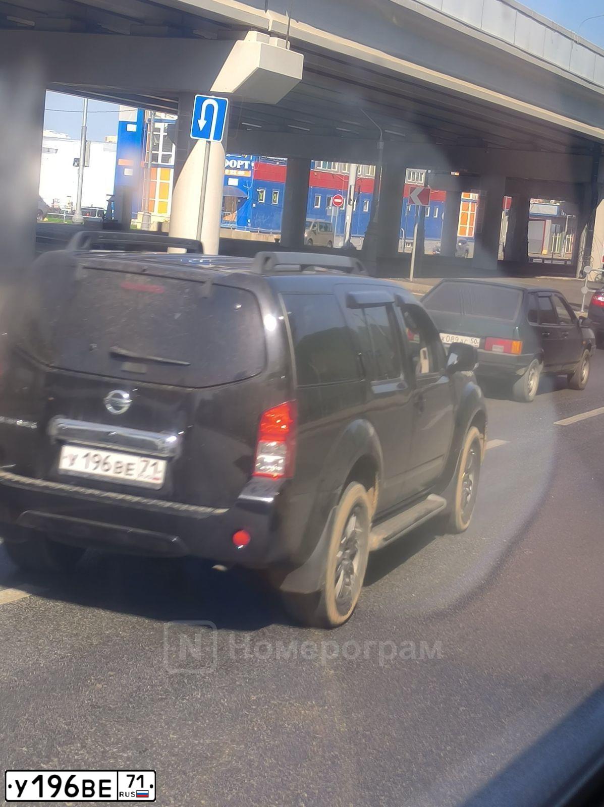Фото автомобиля NISSAN PATHFINDER, 2010 — госномер У196ВЕ71. Цвет: ЧЕРНЫЙ