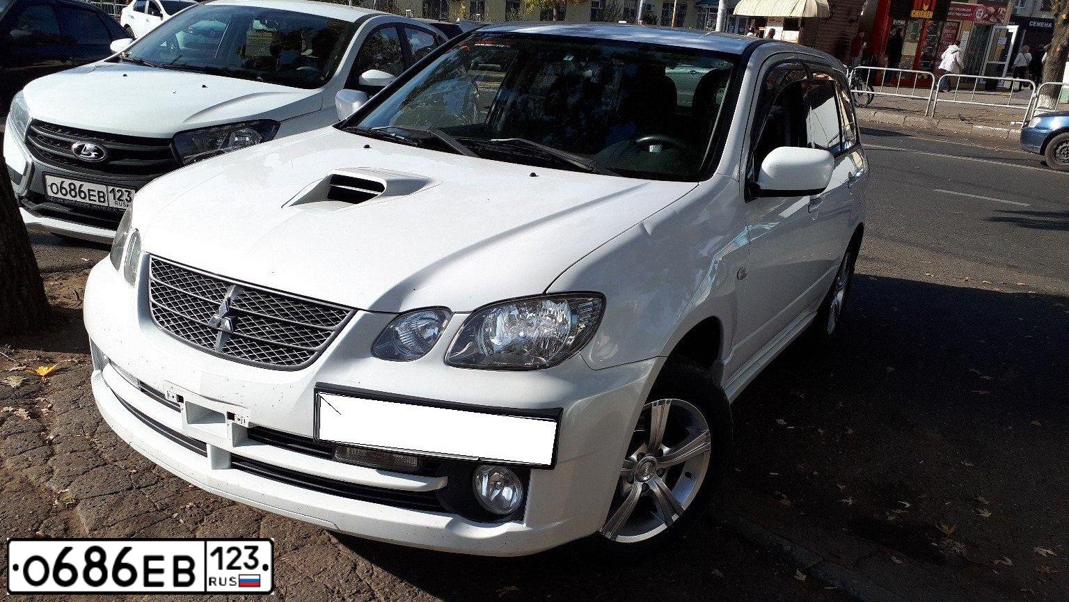 Фото автомобиля LADA 2172 PRIORA, 2013 — госномер О686ЕВ123. Цвет: СВЕТЛО-СЕРЕБРИСТЫЙ  МЕТАЛЛИК
