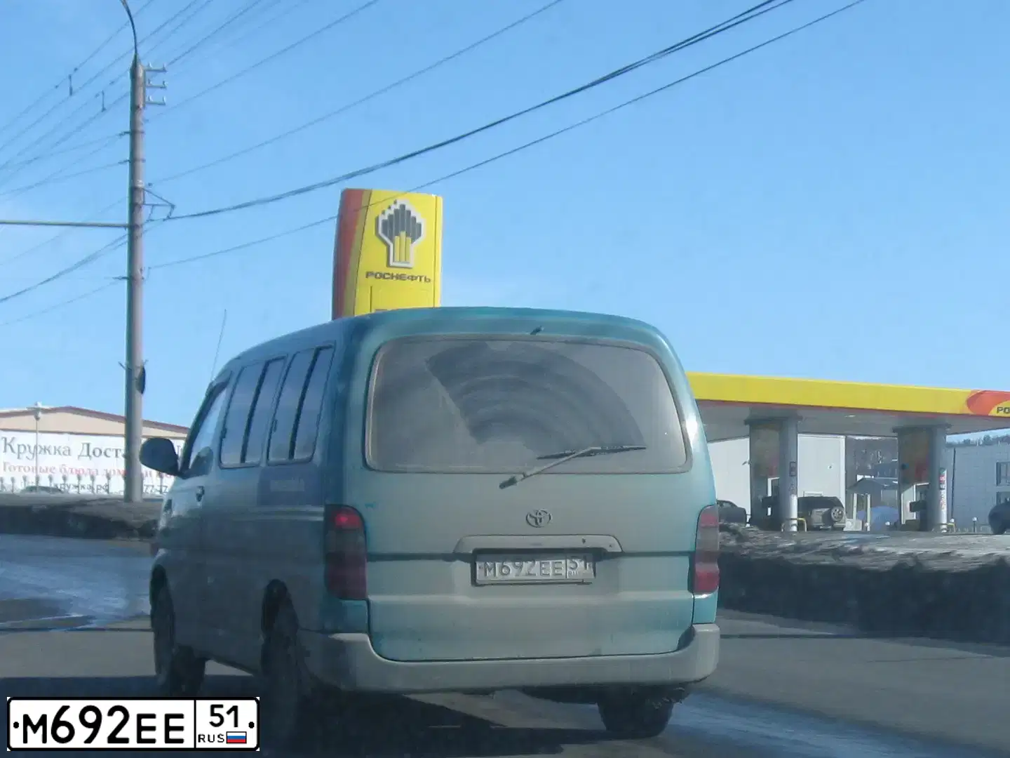 Фото автомобиля TOYOTA HIACE, 1999 — госномер В063НК51. Цвет: ЗЕЛЕНЫЙ