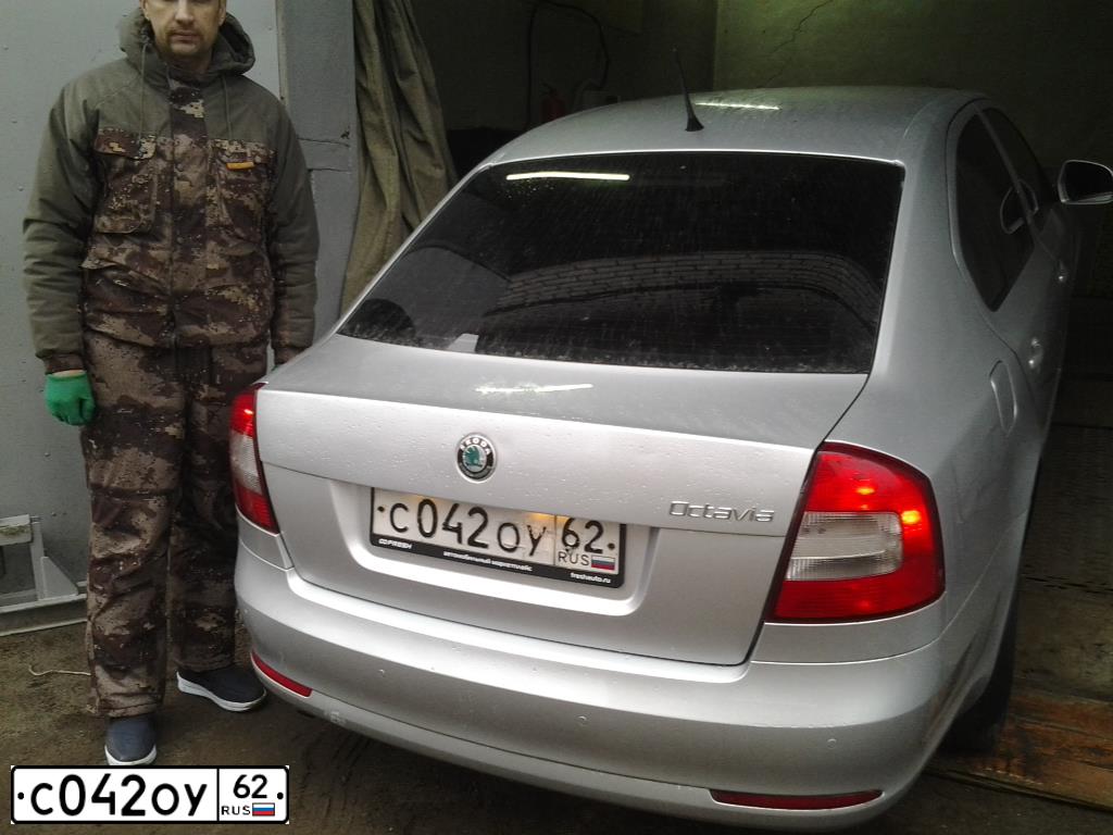 Фото автомобиля SKODA OCTAVIA, 2011 — госномер С042ОУ62. Цвет: СЕРЕБРИСТЫЙ