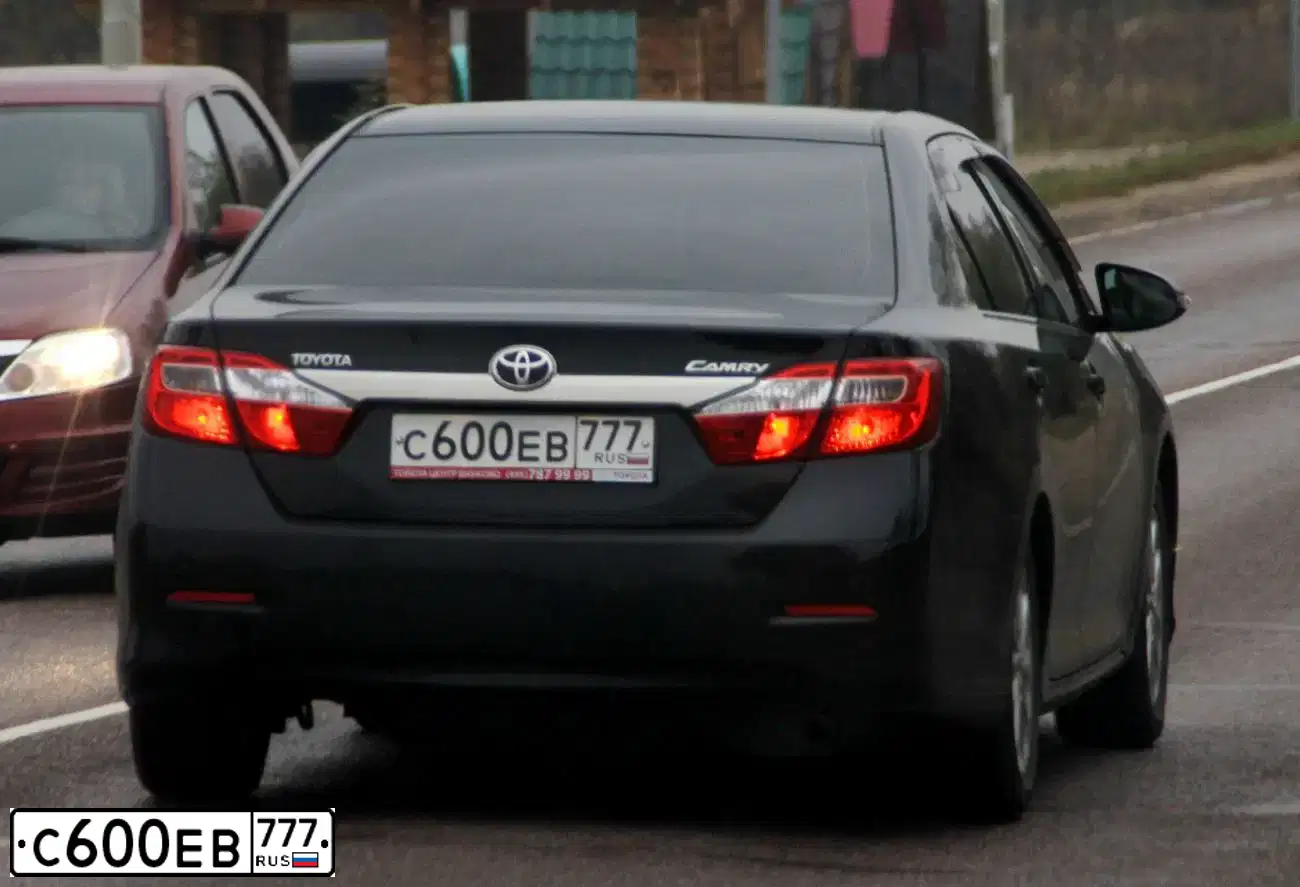 Фото автомобиля TOYOTA RAV4, 2021 — госномер О607ВР977. Цвет: ЧЕРНЫЙ