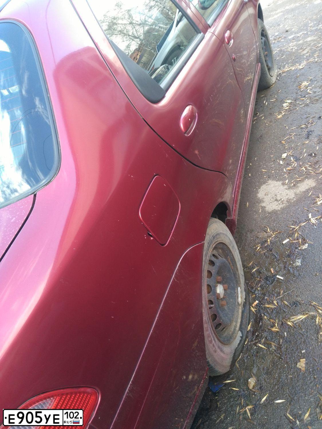 Фото автомобиля FIAT ALBEA, 2009 — госномер Е905УЕ102. Цвет: КРАСНЫЙ СЦИЛЛА
