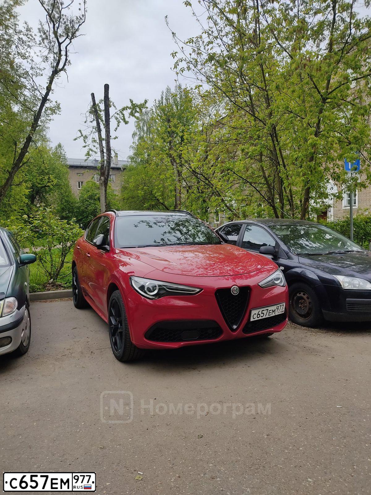 Фото автомобиля ALFA ROMEO STELVIO, 2019 — госномер С657ЕМ977. Цвет: Красный