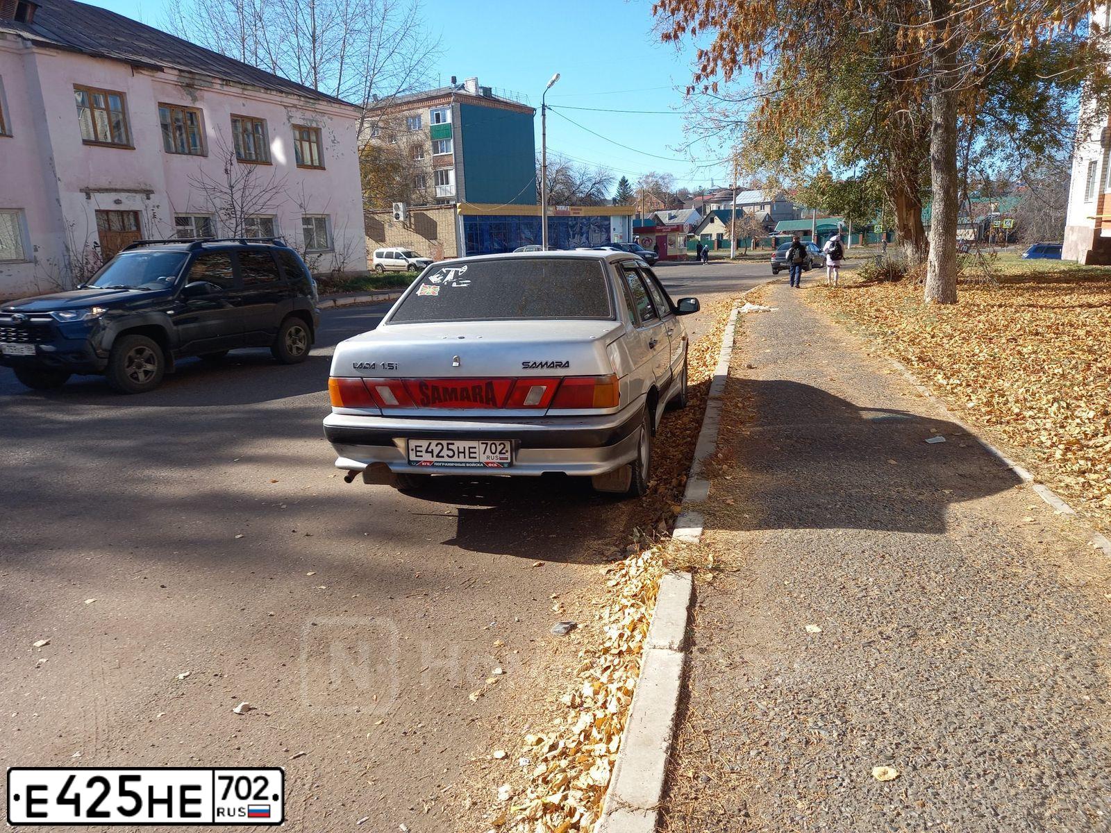 Фото автомобиля LADA 2115 SAMARA, 2001 — госномер У689ОС86. Цвет: СЕРЕБРИСТО-СВЕТЛО-СЕРЫЙ