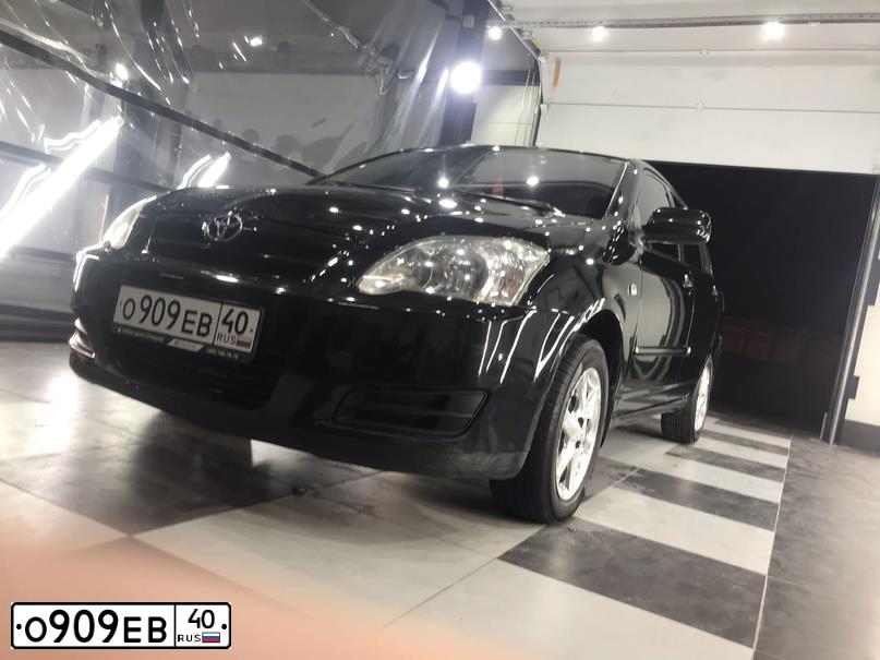 Фото автомобиля TOYOTA COROLLA, 2007 — госномер О909ЕВ40. Цвет: ЧЕРНЫЙ