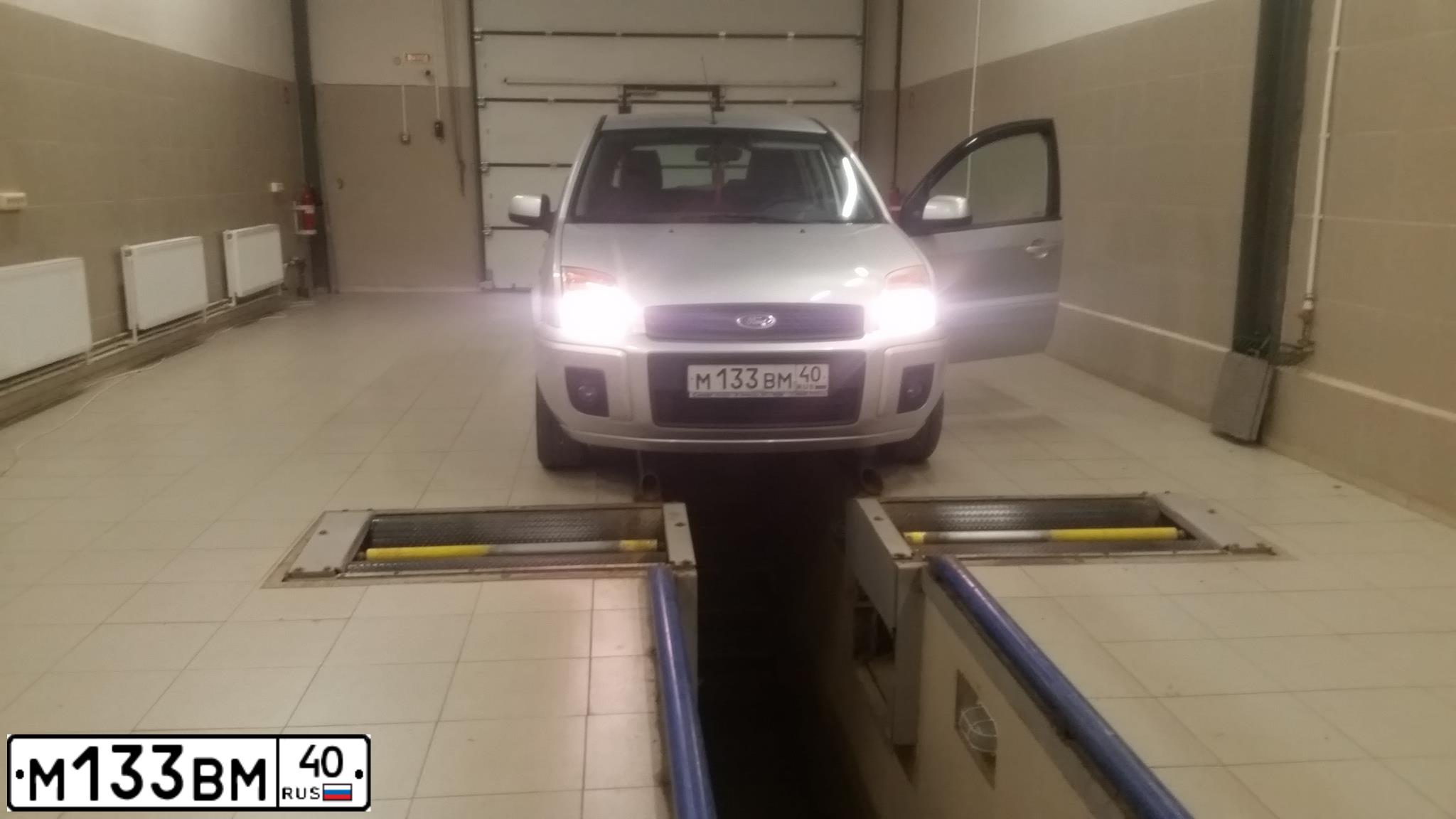 Фото автомобиля FORD FUSION, 2010 — госномер М133ВМ40. Цвет: СЕРЕБРИСТЫЙ