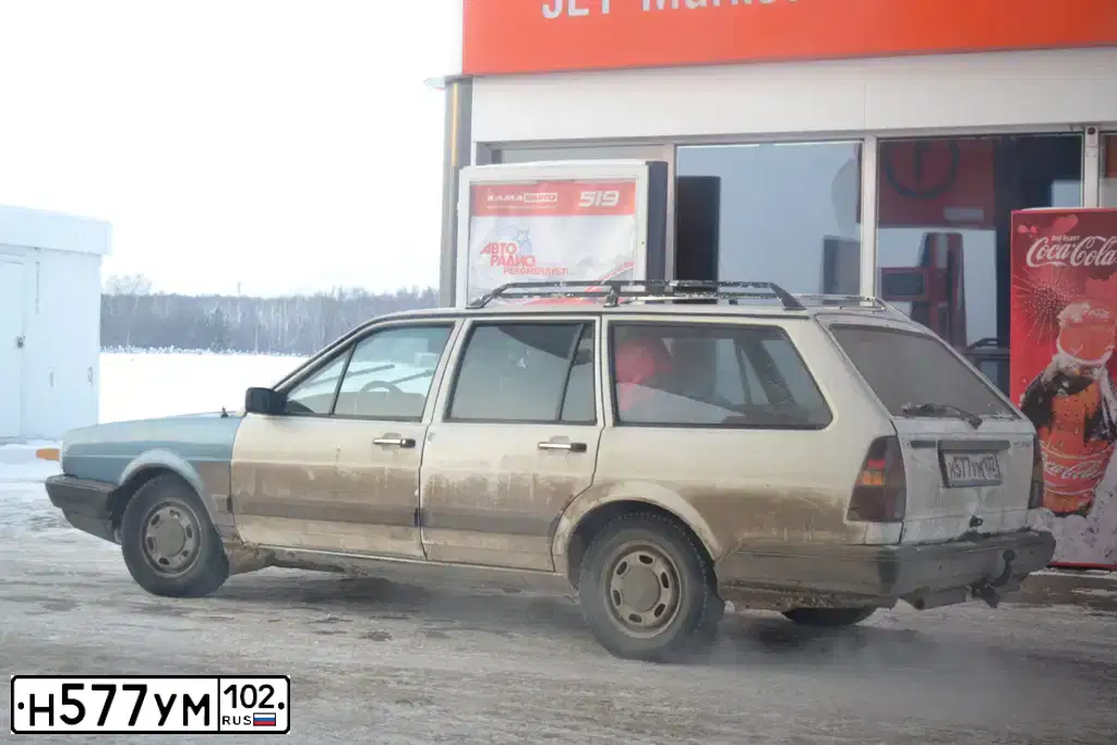 Фото автомобиля VOLKSWAGEN PASSAT, 1987 — госномер М411КО163. Цвет: БЕЛЫЙ