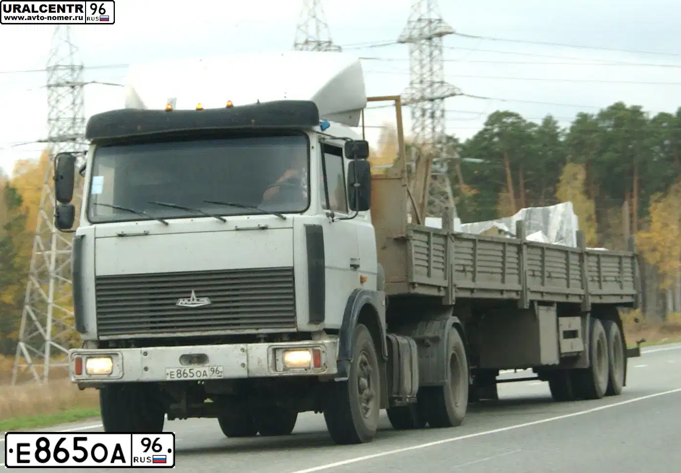 Фото автомобиля MAZ Z 5432 4X2, 2001 — госномер Е865ОА96. Цвет: СЕРЫЙ