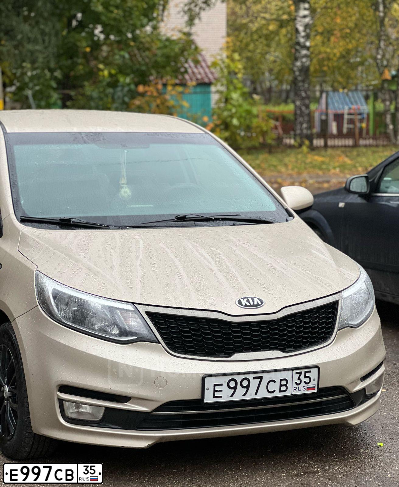 Фото автомобиля KIA RIO, 2015 — госномер Е997СВ35. Цвет: БЕЖЕВЫЙ