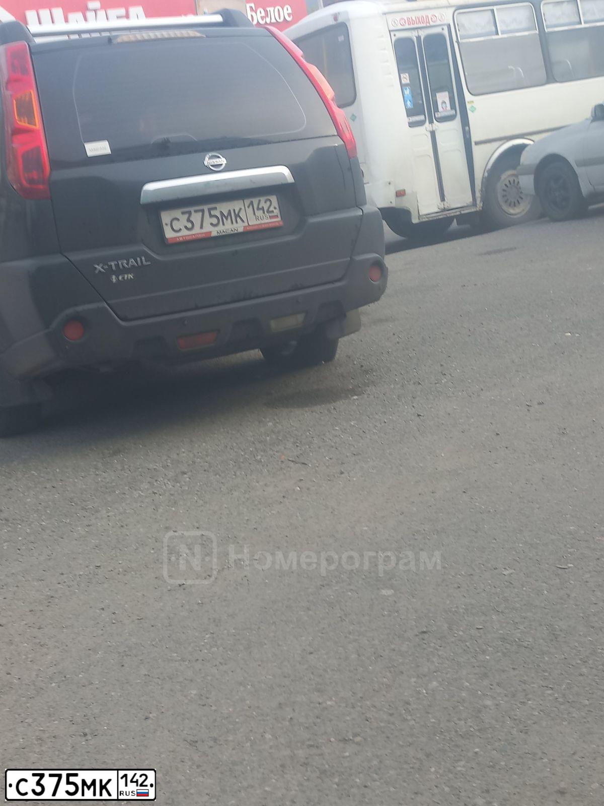 Фото автомобиля NISSAN X-TRAIL, 2008 — госномер У035ЕО35. Цвет: ЧЕРНЫЙ