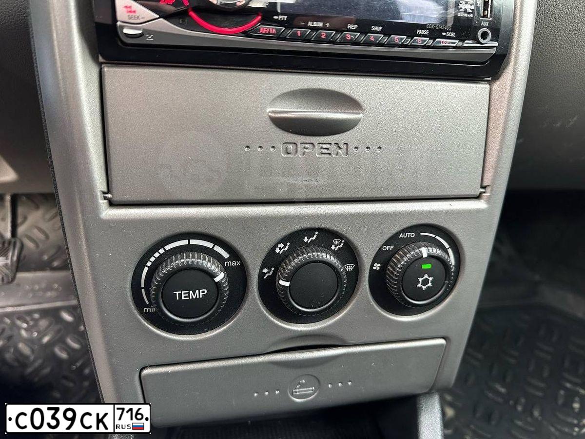 Фото автомобиля LADA 2170 PRIORA, 2011 — госномер Н747УР116. Цвет: Сине-Черный