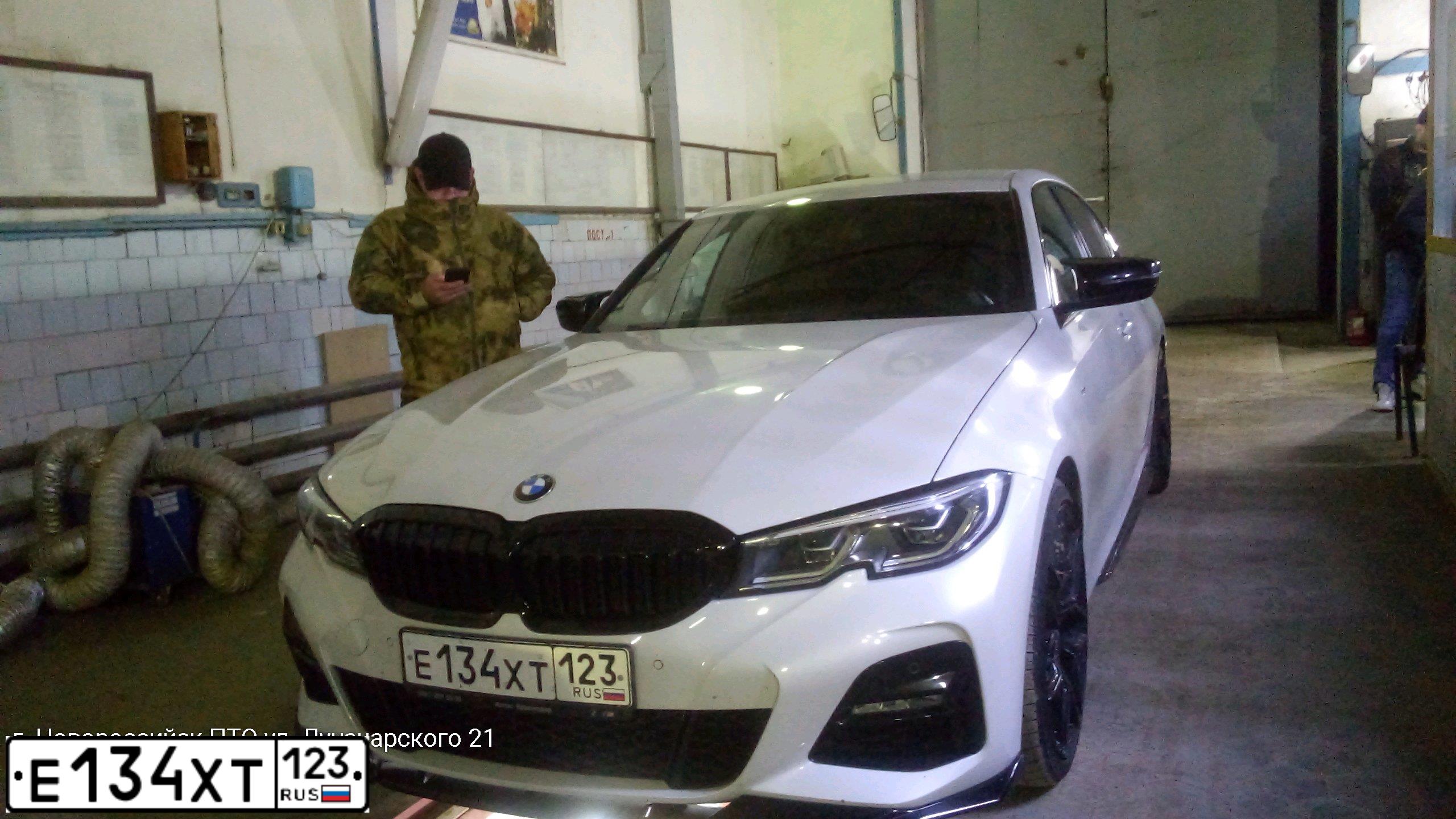 Фото автомобиля BMW SERIE 3, 2019 — госномер Е134ХТ123. Цвет: Белый