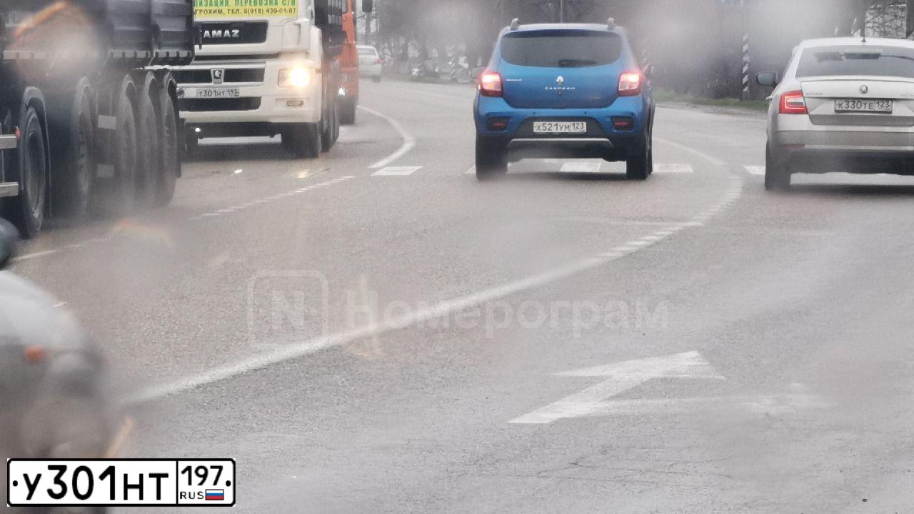 Фото автомобиля RENAULT MEGANE, 2007 — госномер У301НТ197. Цвет: СЕРЫЙ СВЕТЛЫЙ